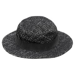 Schwarz-weißer Chanel Tweed-Hut
