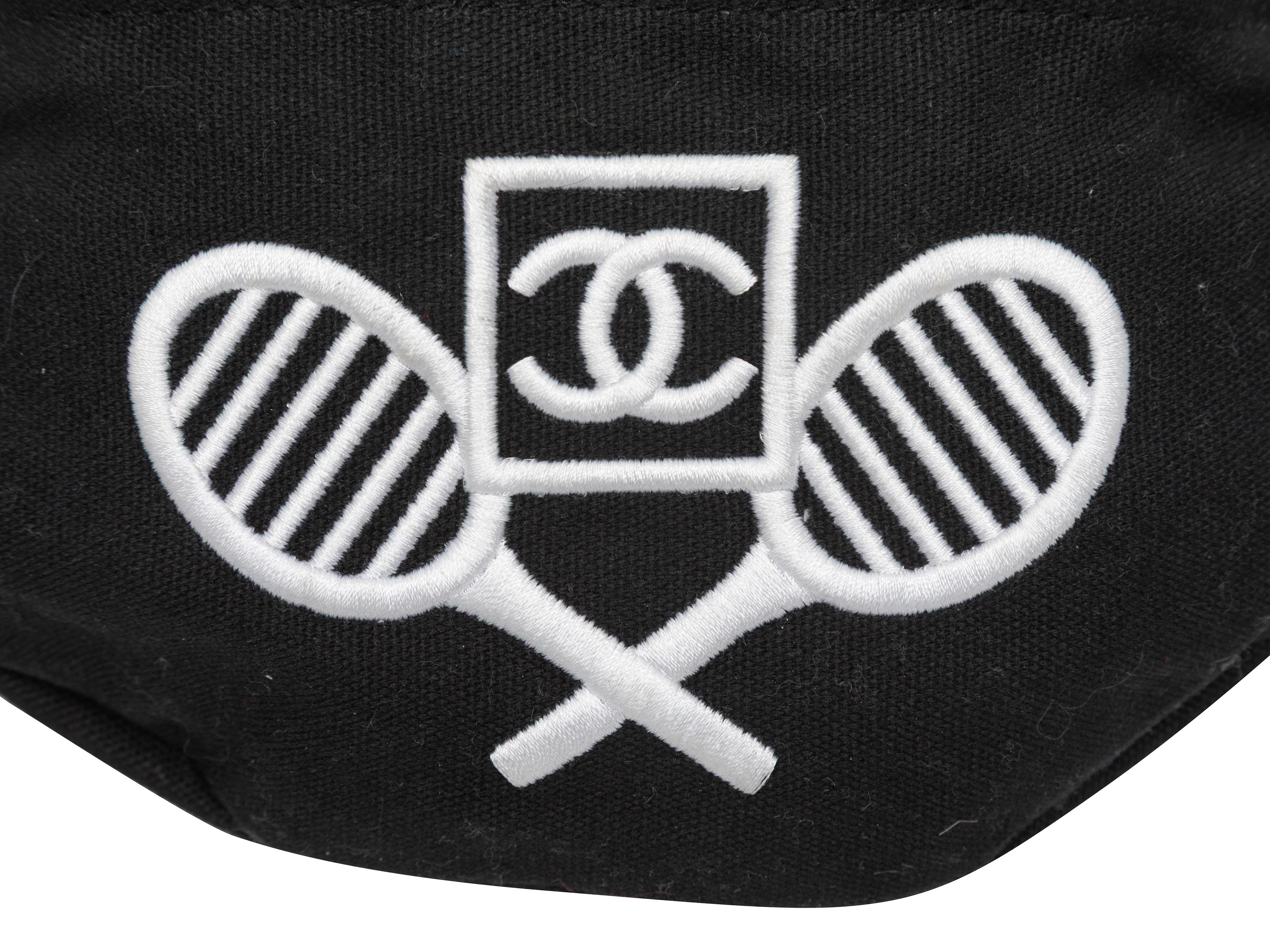 Sac à ceinture noir et blanc Chanel VIP Gift Tennis Motif Bon état - En vente à New York, NY