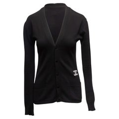 Schwarz-weiße Chanel-Woll-Strickjacke mit V-Ausschnitt Größe FR 48