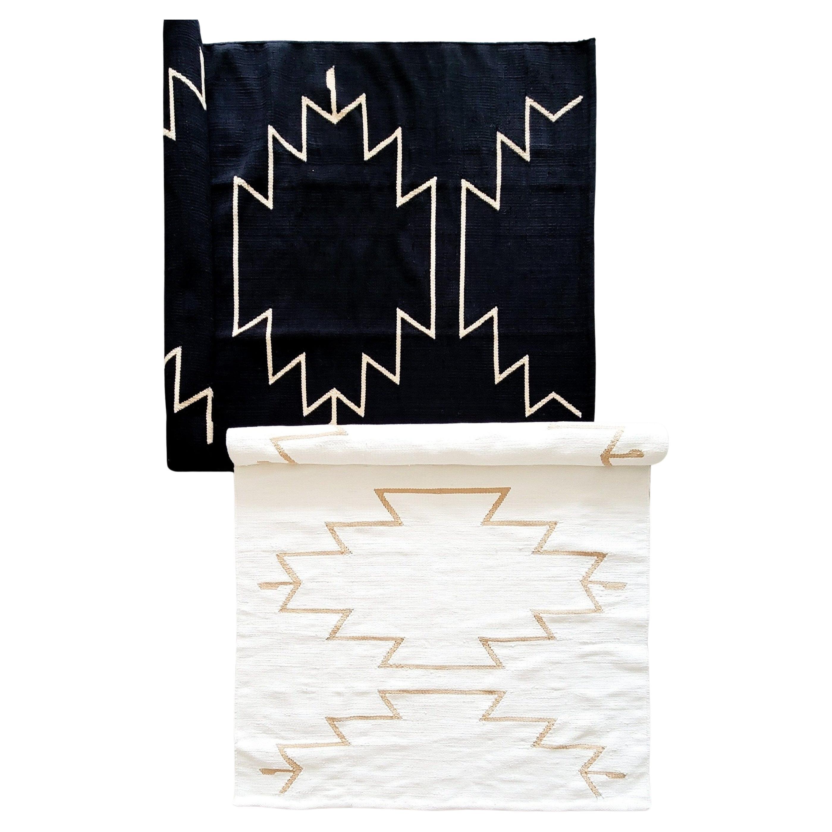 Black & White Cleo Handwoven Kilim Rug | Cotton For Sale