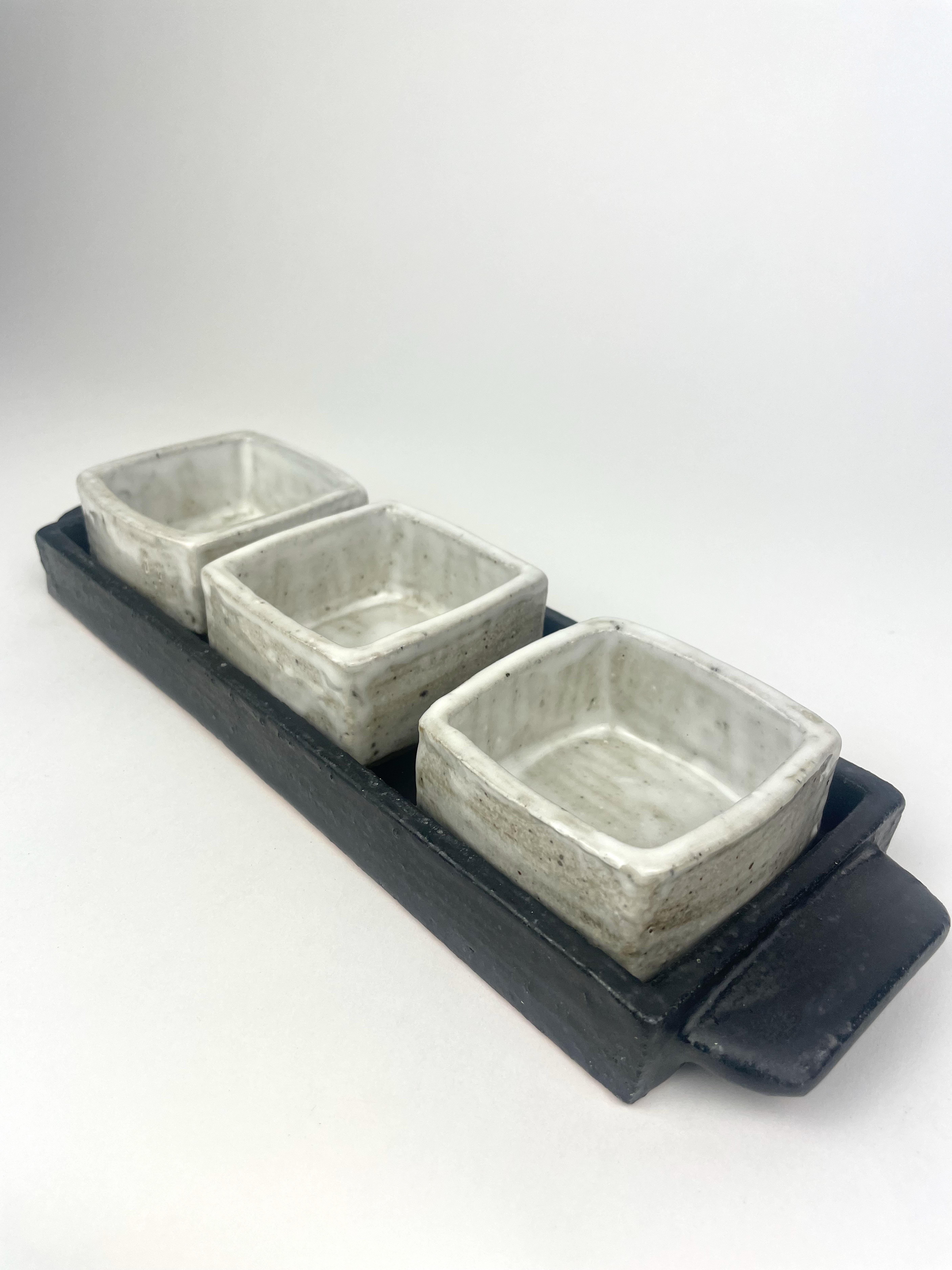 Bandeja para condimentos en blanco y negro, cerámica única hecha a mano en venta 3