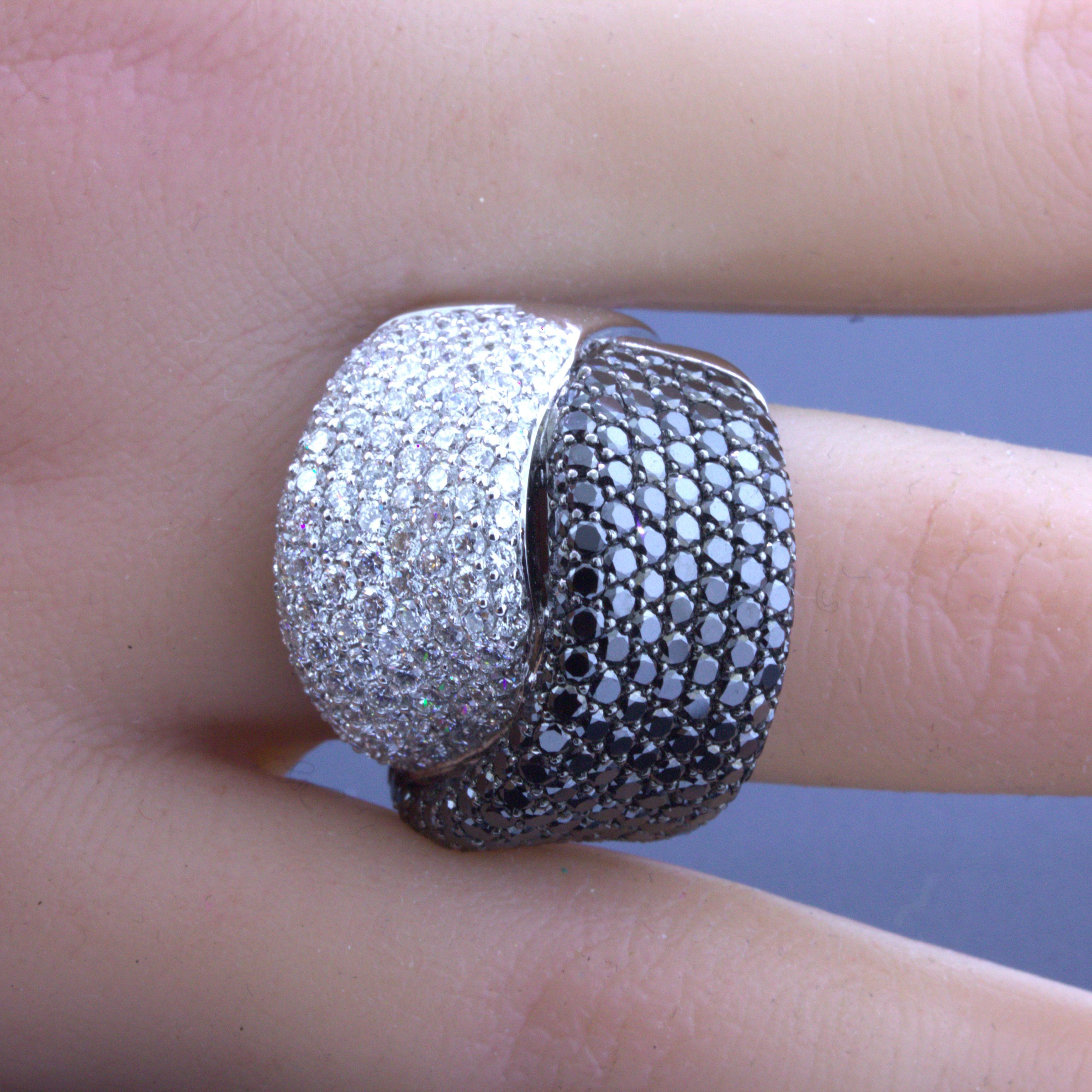 Black & White Diamond 18k White Gold Crossover Ring In New Condition For Sale In Beverly Hills, CA