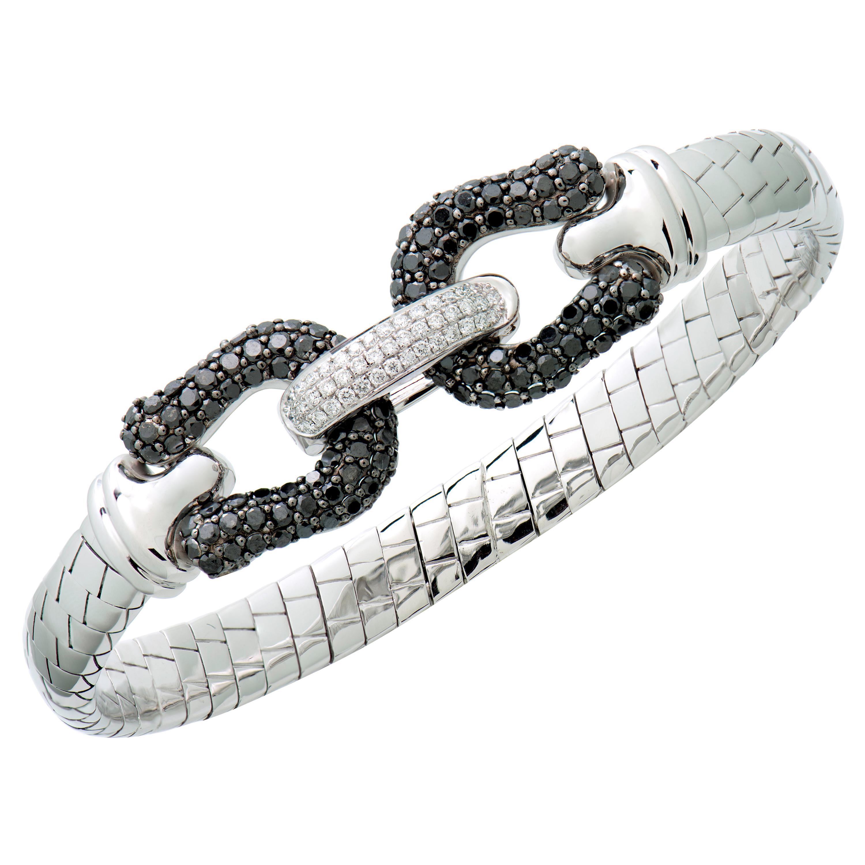 Bracelet jonc en or blanc 18 carats avec diamants noirs et blancs en vente