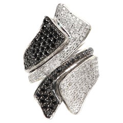 Schwarz-Weißer Diamant-Blumenring 14K Weißgold mit natürlichen Diamanten