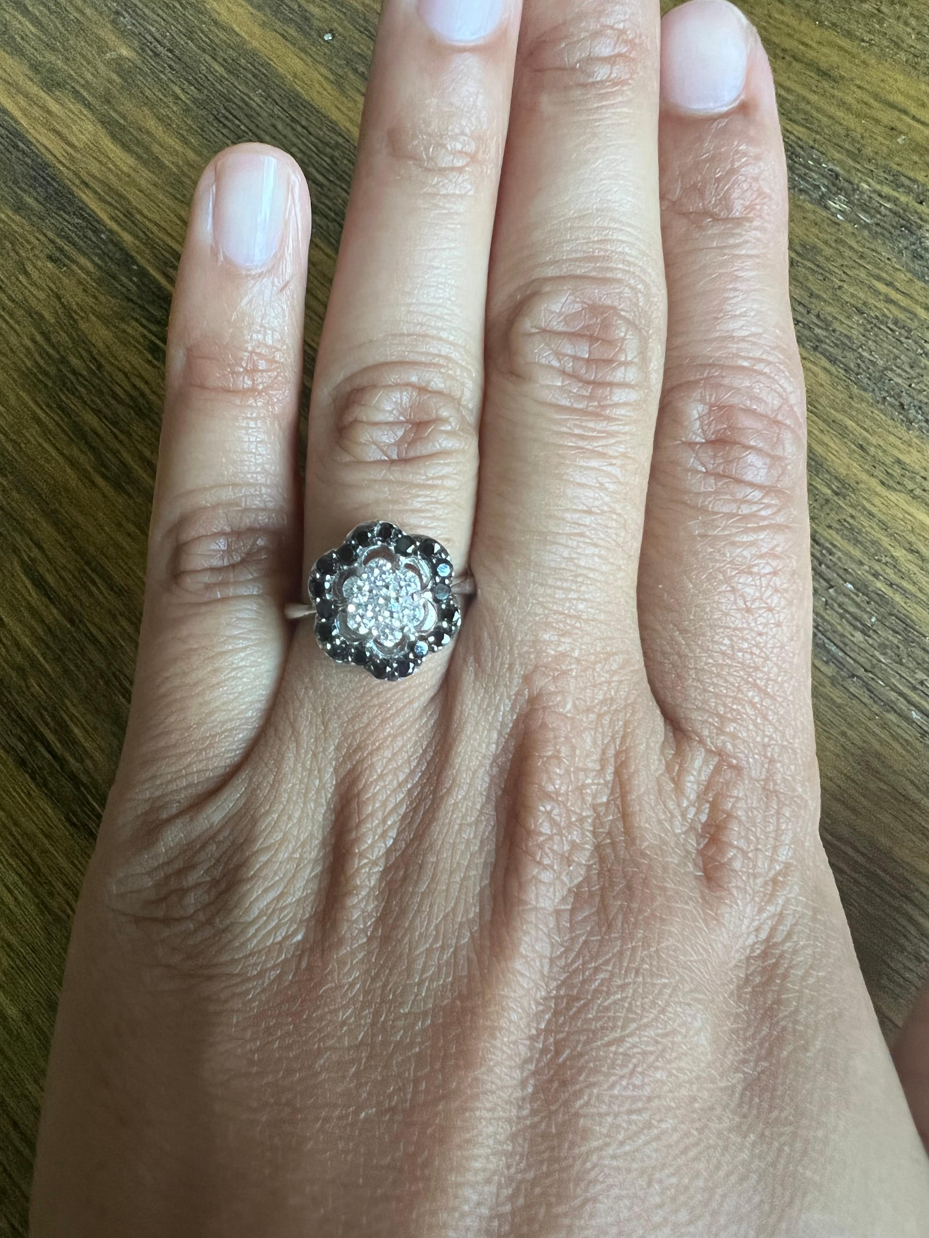 Black White Diamond Flower White Gold Ring In New Condition For Sale In Los Angeles, CA
