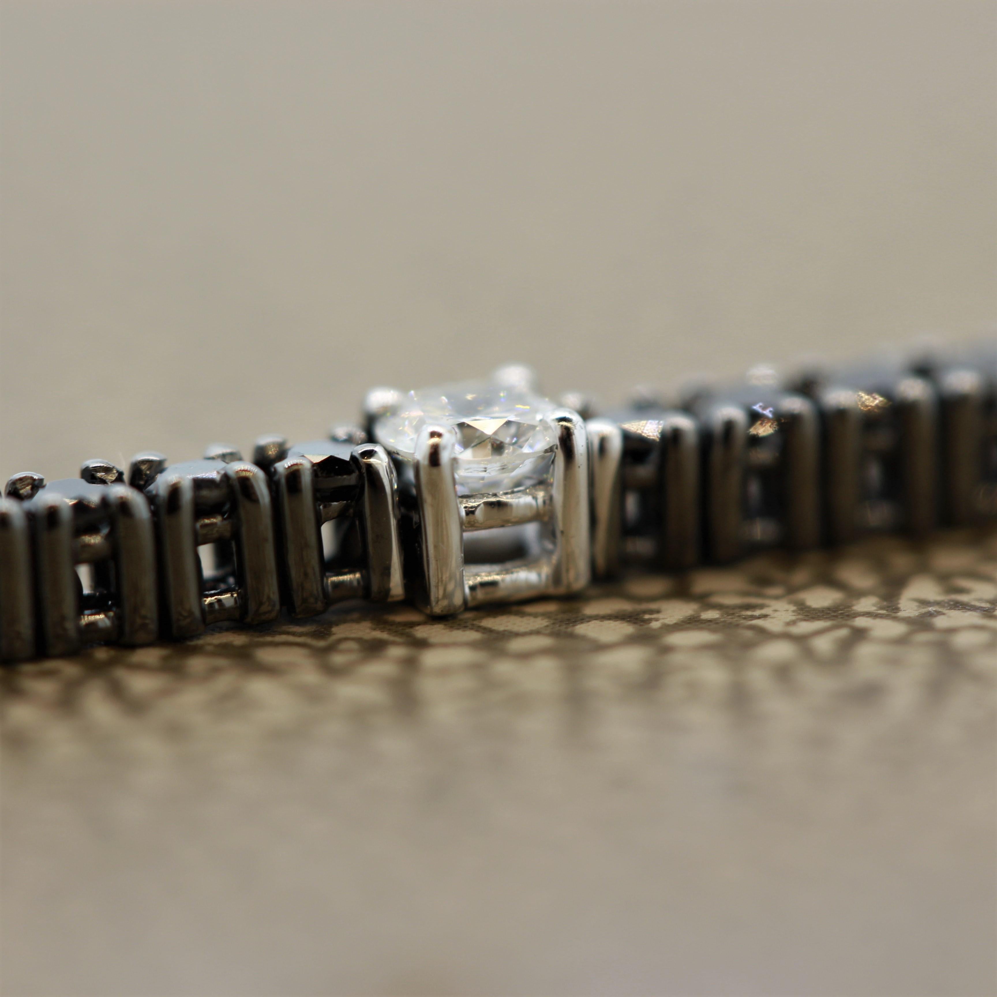 Black and White Diamond Gold Tennis Bracelet In New Condition In Beverly Hills, CA