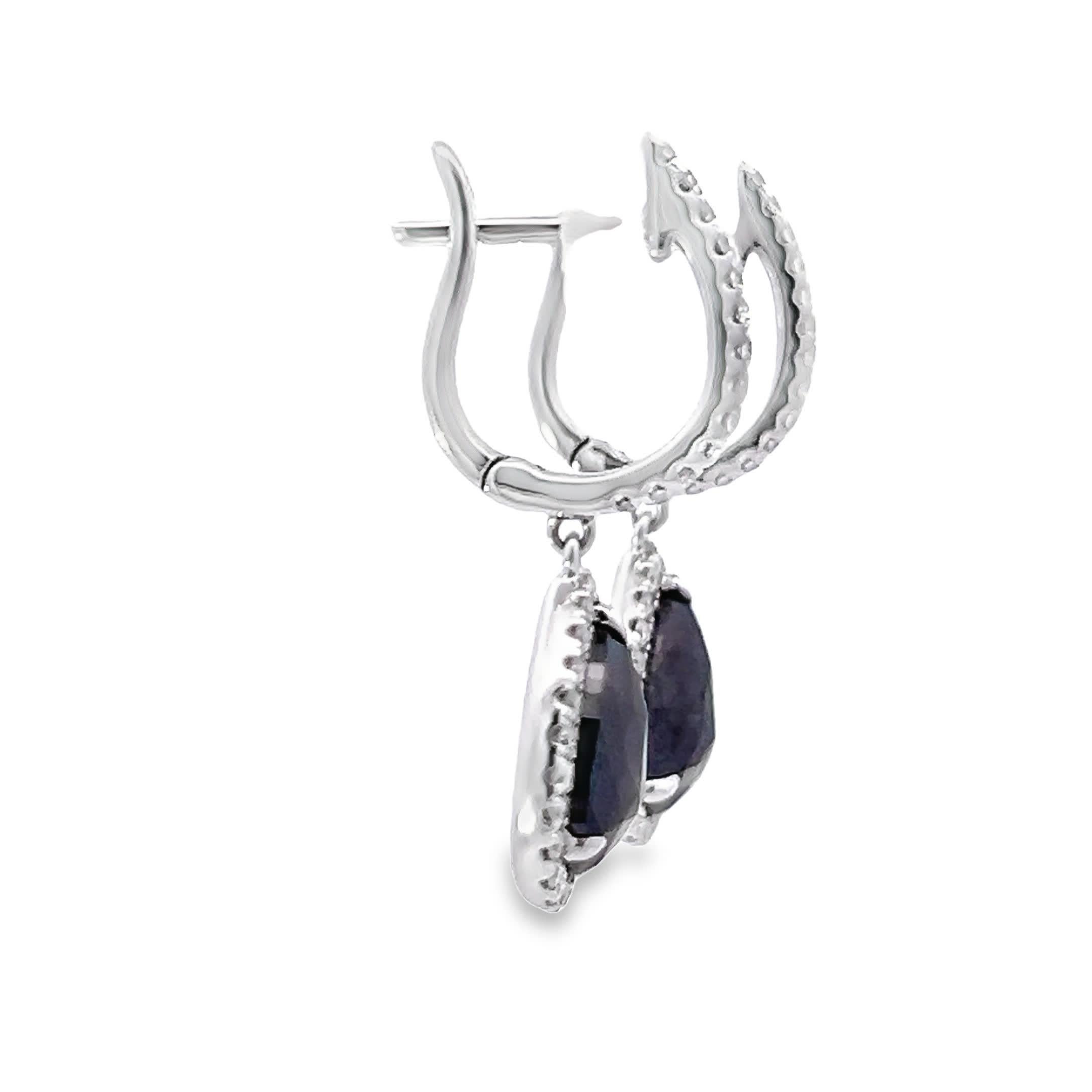 **Considera la raffinatezza senza tempo dei nostri orecchini di diamanti Eleg Contrast, dove il lusso incontra una combinazione di colori classica.