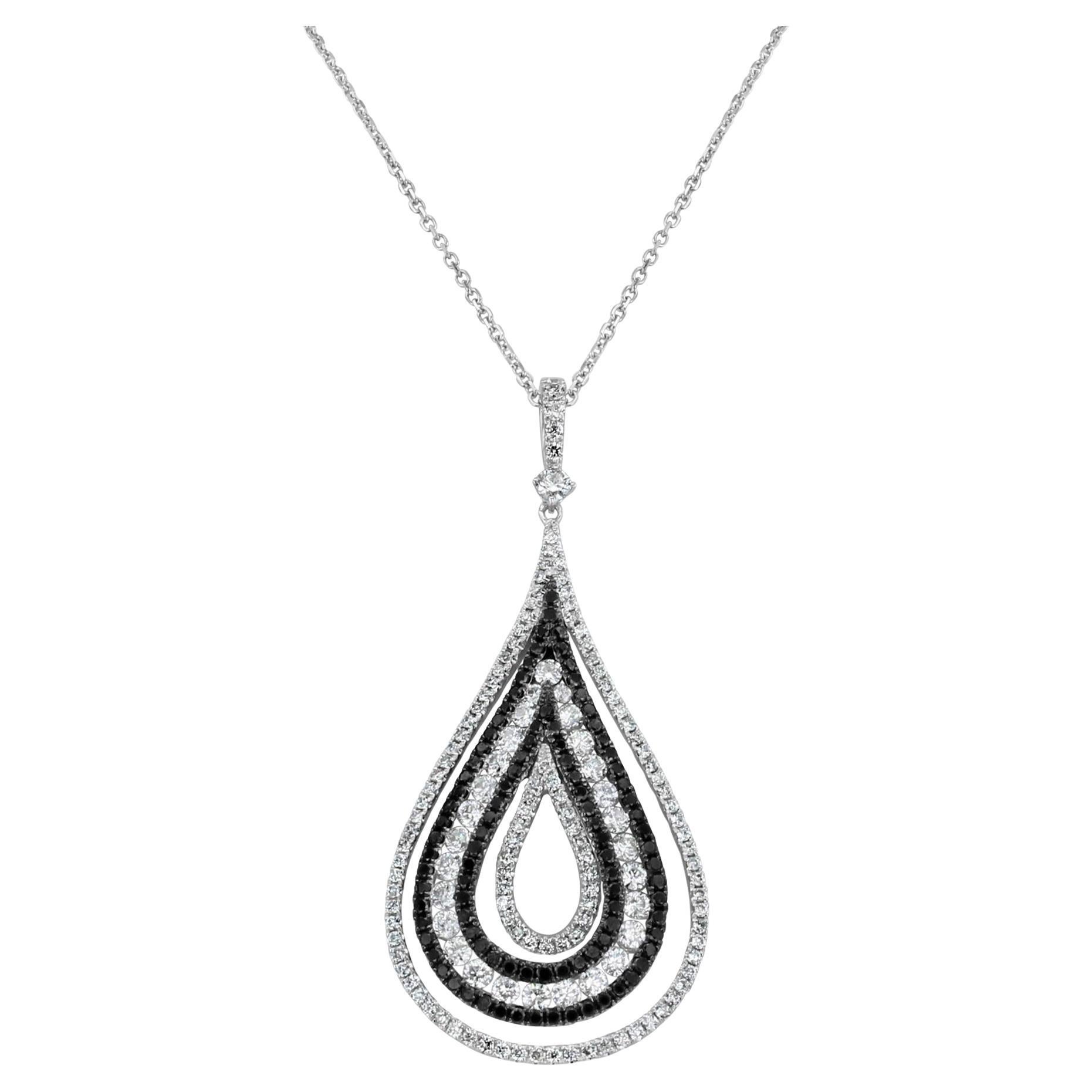 Collana con pave di diamanti bianchi e neri e cappa di diamanti in vendita