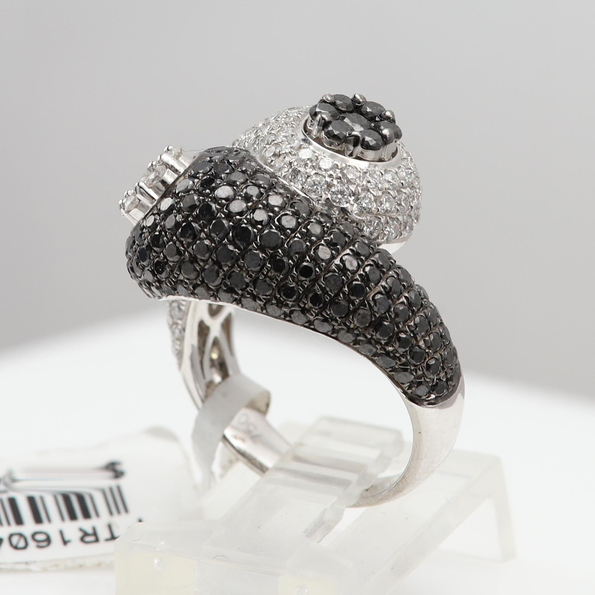 Anello con diamante bianco nero in oro 18 carati Nature In condizioni Nuovo in vendita a Brooklyn, NY
