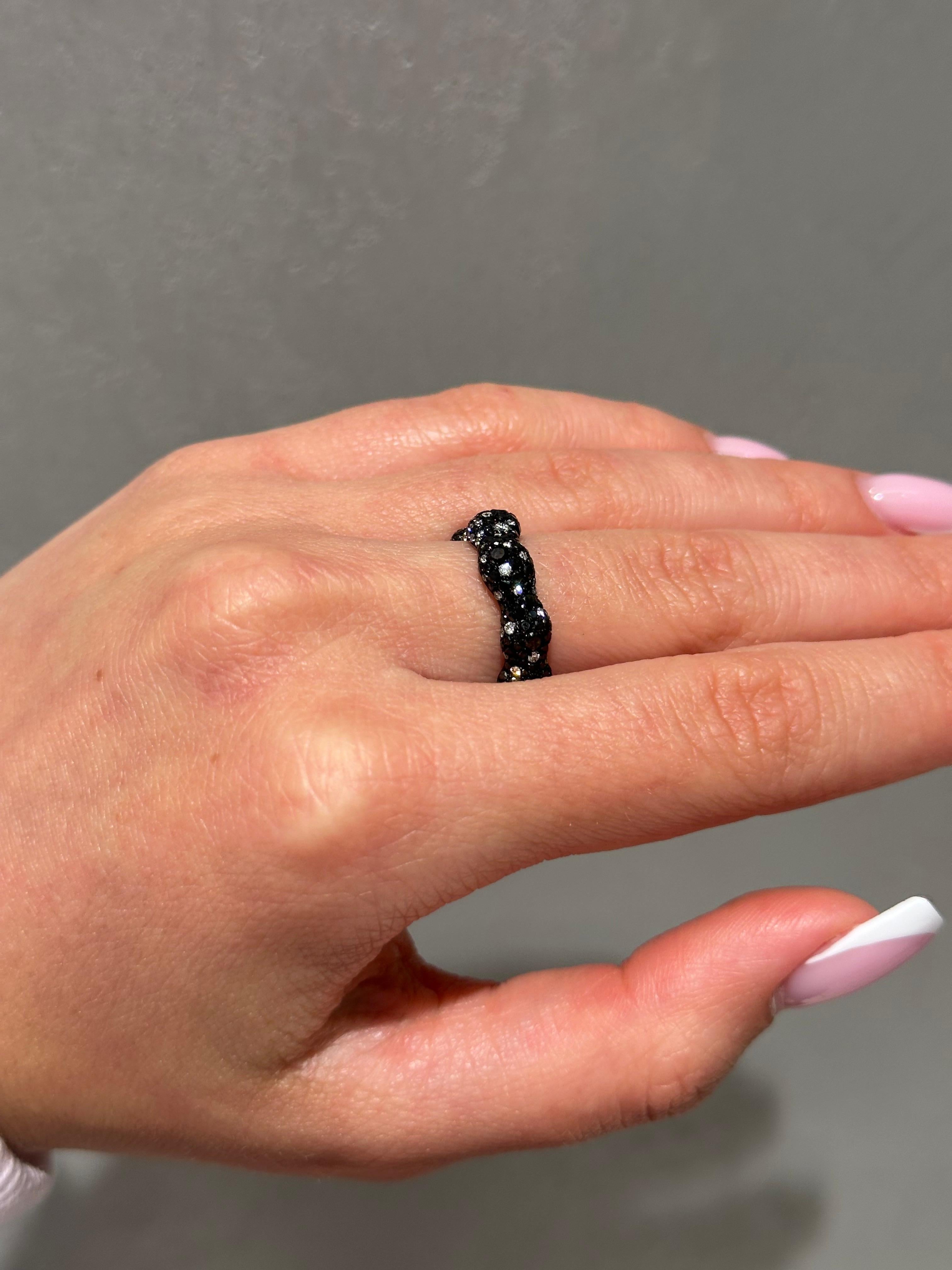Anello con diamante bianco e nero In condizioni Nuovo in vendita a New York, NY