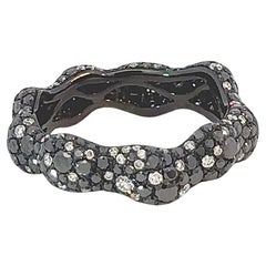 Ring mit schwarz-weißem Diamanten