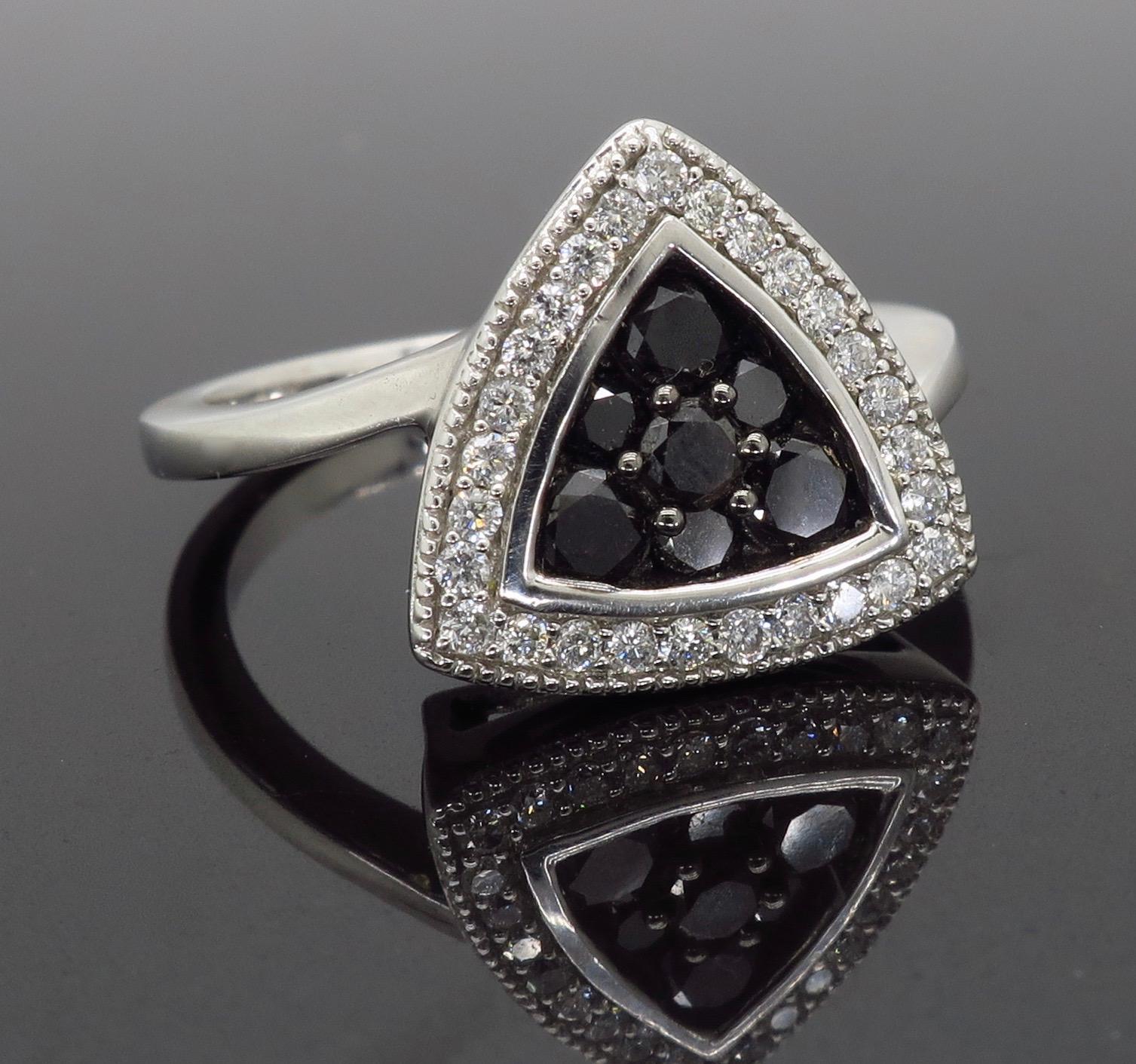 Black and White Diamond Triangular Fashion Ring In New Condition In Webster, NY