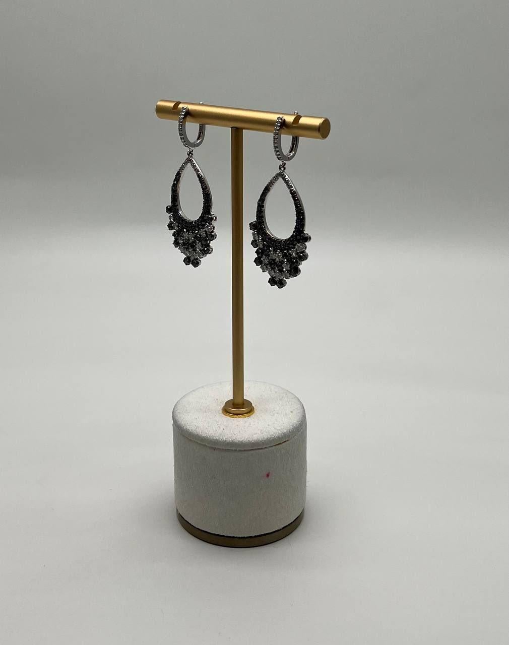 Black & White Diamonds Pave Set 14K White Gold Chandelier Tassel Dangle Earrings For Sale 2