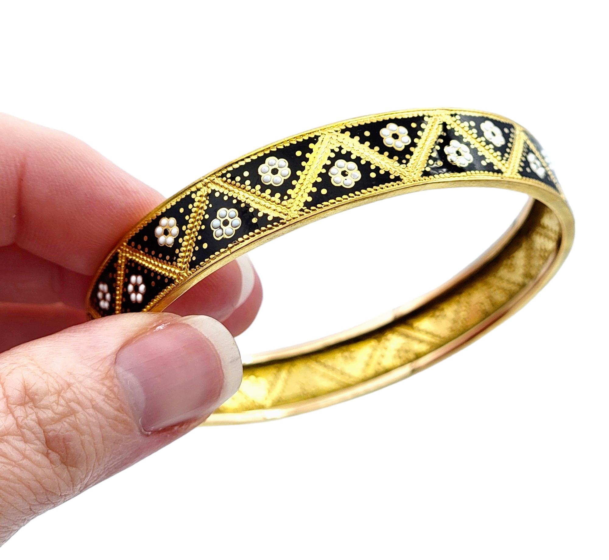 Women's or Men's Black & White Enamel Flower Motif Bangle Bracelet Set in 22 Karat Yellow Gold For Sale