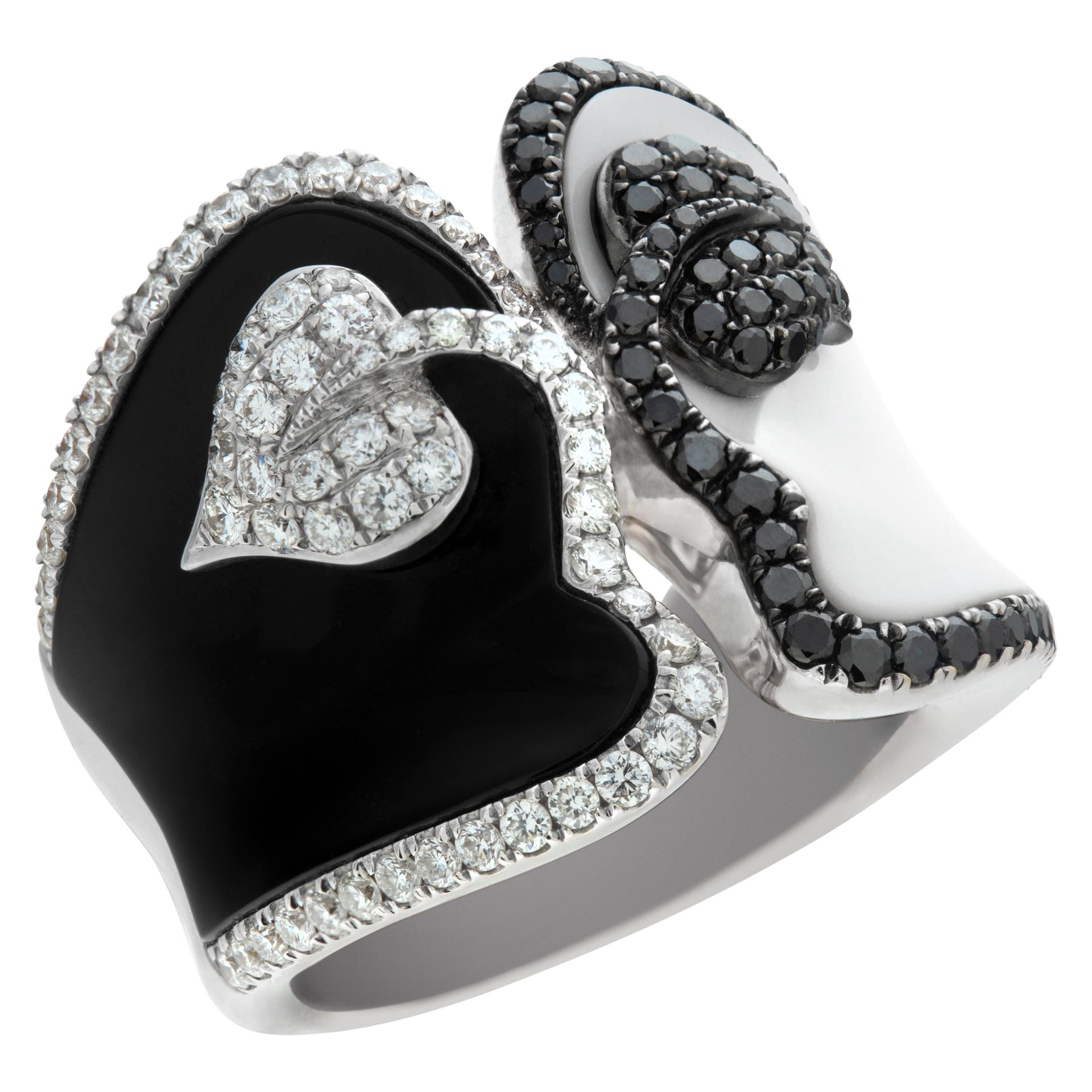 Black & white enamel ring in white gold. Wrapped with (0.50ct) matching diamonds In Excellent Condition For Sale In Surfside, FL