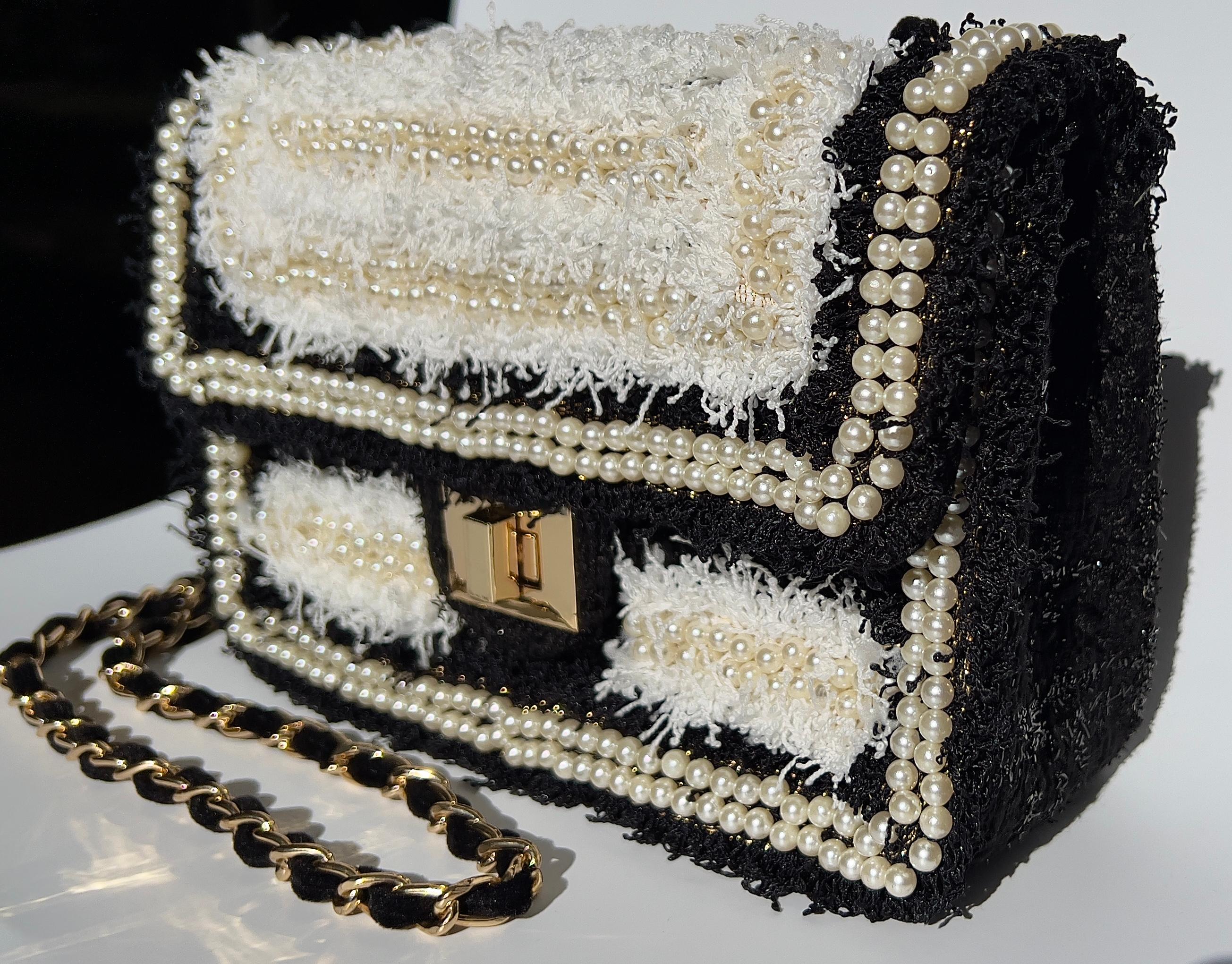 DESCRIPTION
Tweed and faux leather
Encrusted with faux pearls
Non Removable woven velvet chain crossbody strap
Interior pocket

Measurements:
Length: 9in 
Width: 4in 
Height: 6in 
Strap drop: 24in 