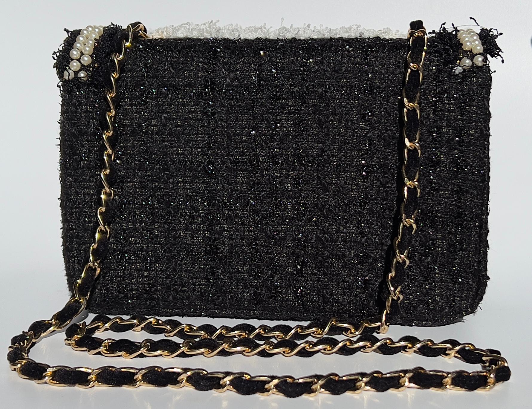 Black & White Faux Pearl  Woven Crossbody Bag  For Sale 2