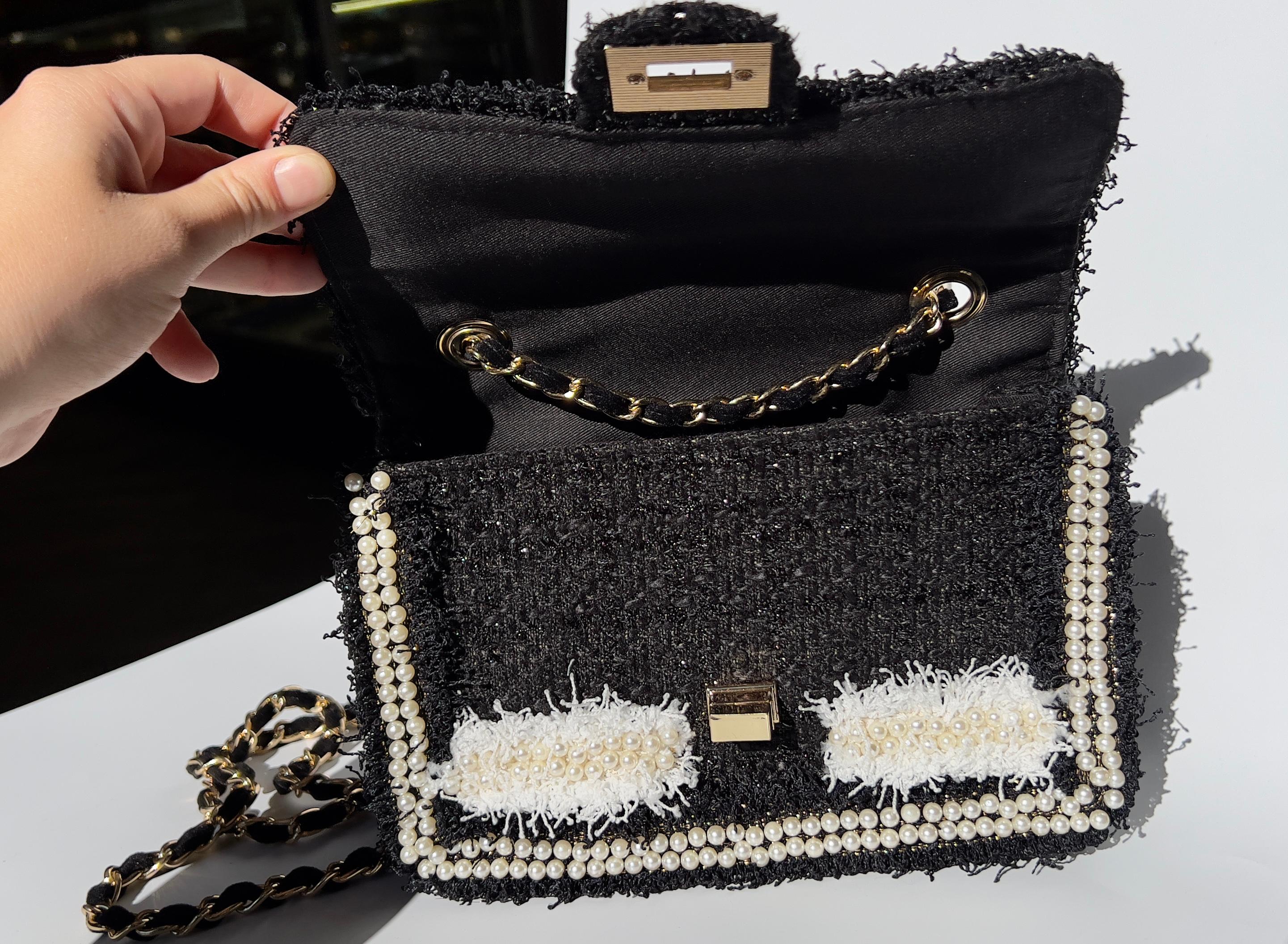 Black & White Faux Pearl  Woven Crossbody Bag  For Sale 3