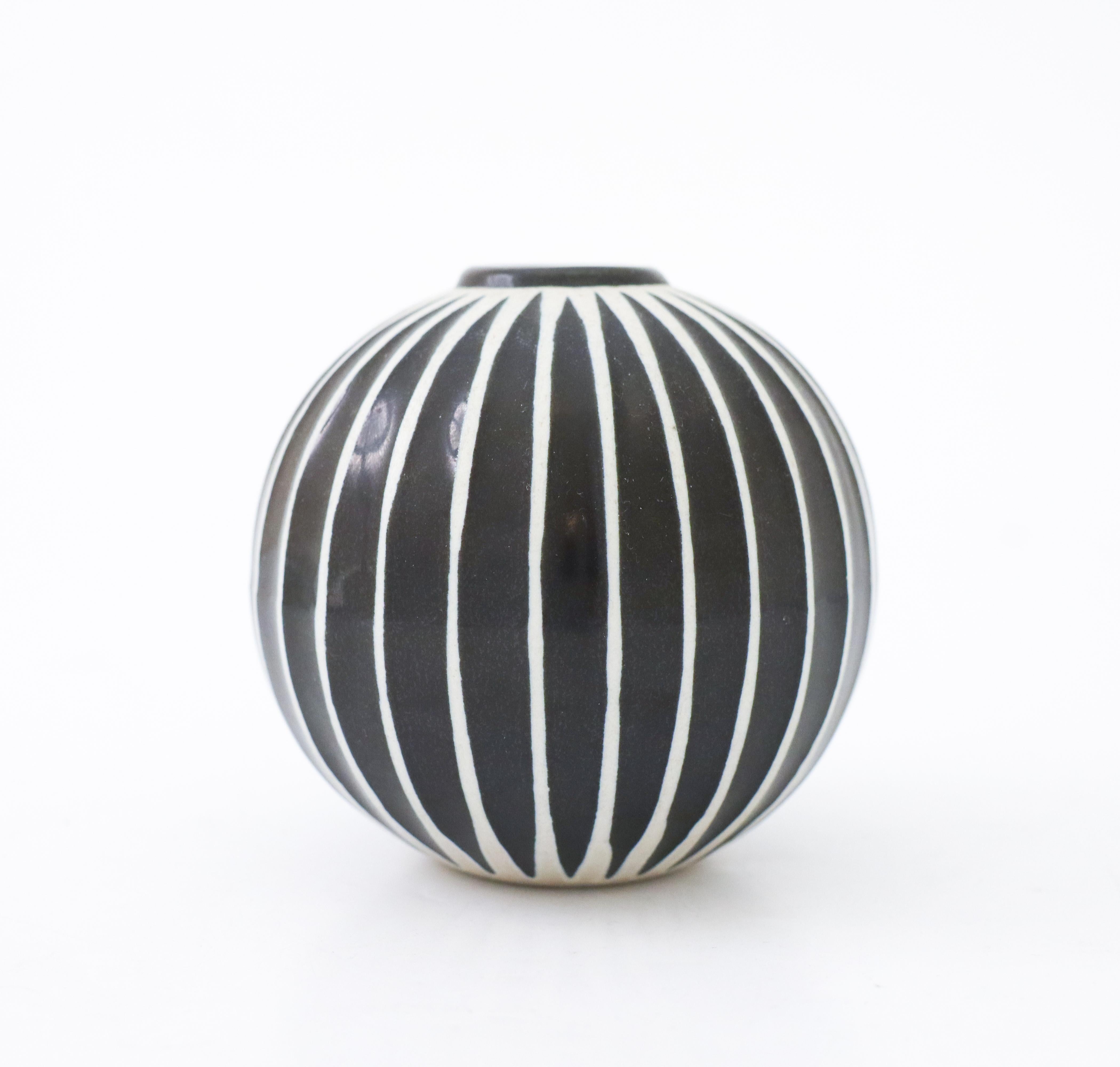 A lovely globose vase designed by Stig Lindberg at Gustavsberg. It is 9.5 cm in diameter. It is close to mint condition and one of the most iconically designs from the 1950s. 

The Domino serie was created by Stig Lindberg in 1954 to the large
