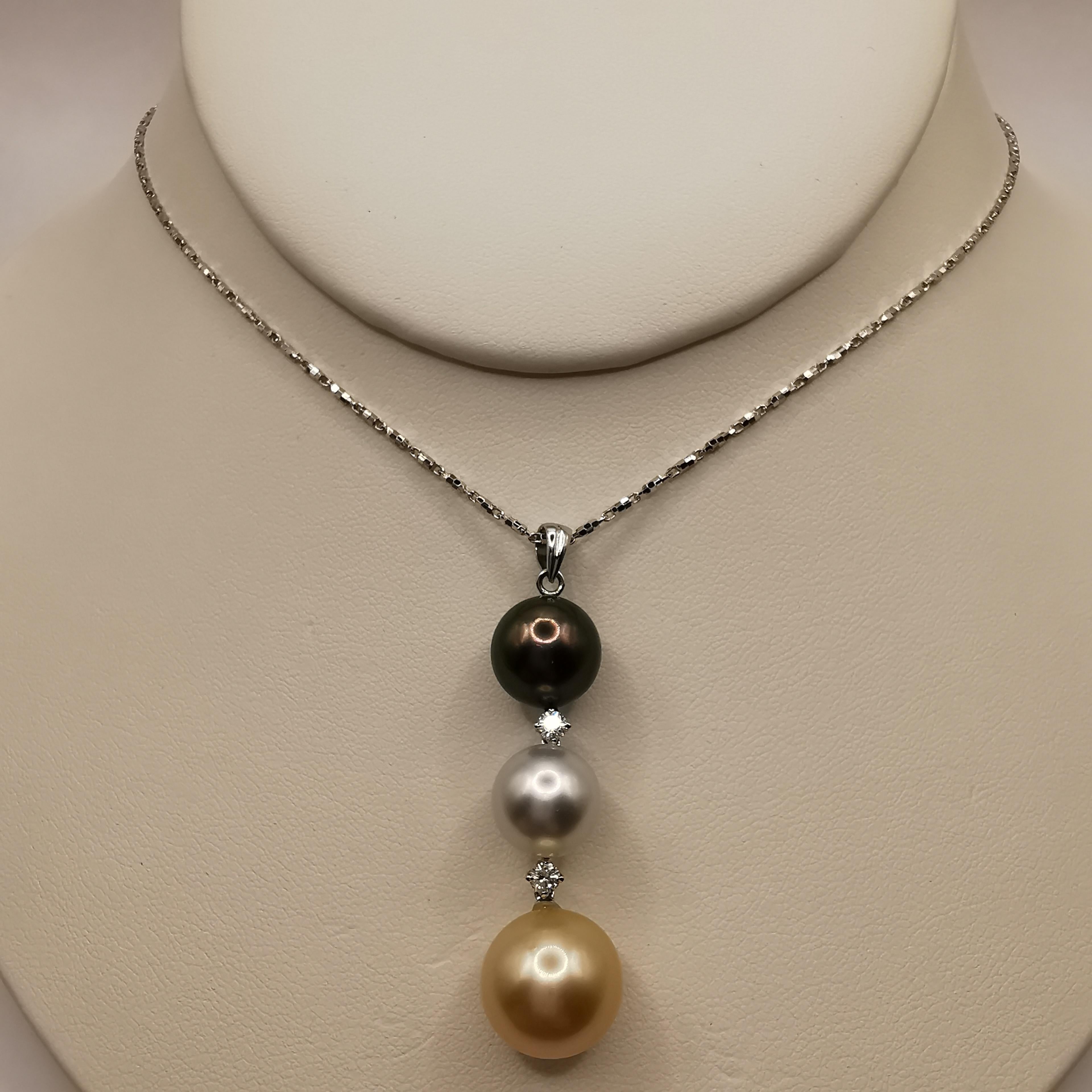 This stunning pendant necklace is the perfect choice for adding a touch of sophistication and glamour to your look. The necklace features a black, white, and gold three pearl design set with diamonds, giving it a sparkling and eye-catching finish.