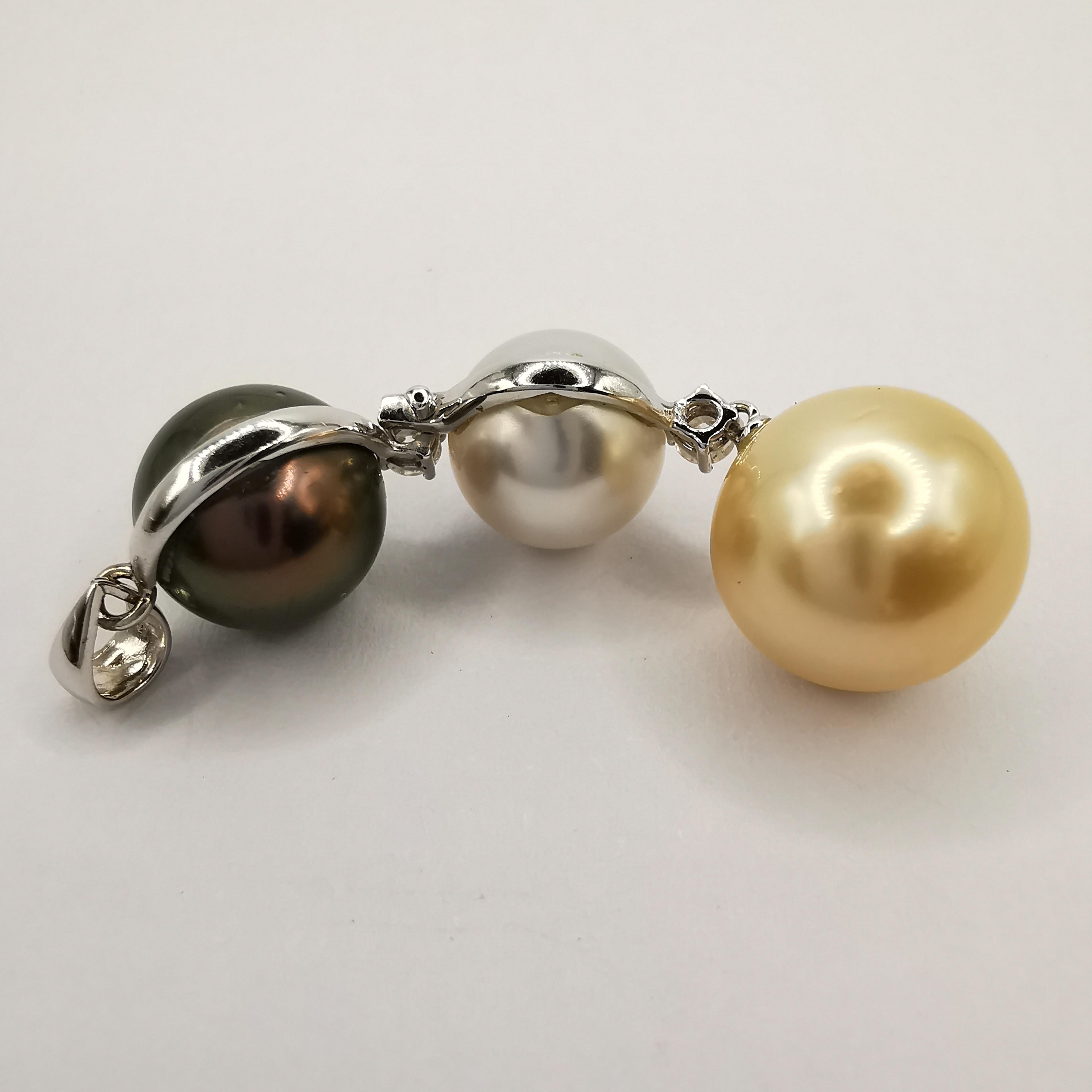 Black, White & Gold Three Pearl Diamond Pendant Necklace in 18K White Gold In New Condition For Sale In Wan Chai District, HK