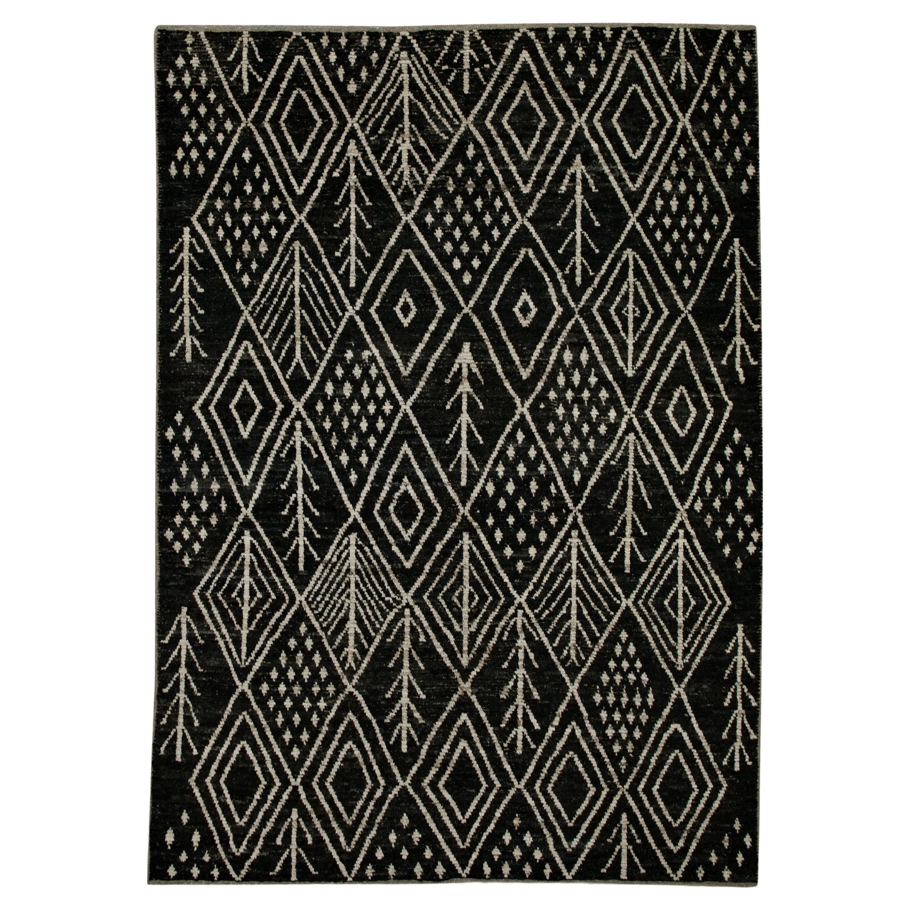 Handgefertigter moderner türkischer Teppich aus Wolle in geometrischem Design in Schwarz & Weiß 6'3" x 8'7" im Angebot