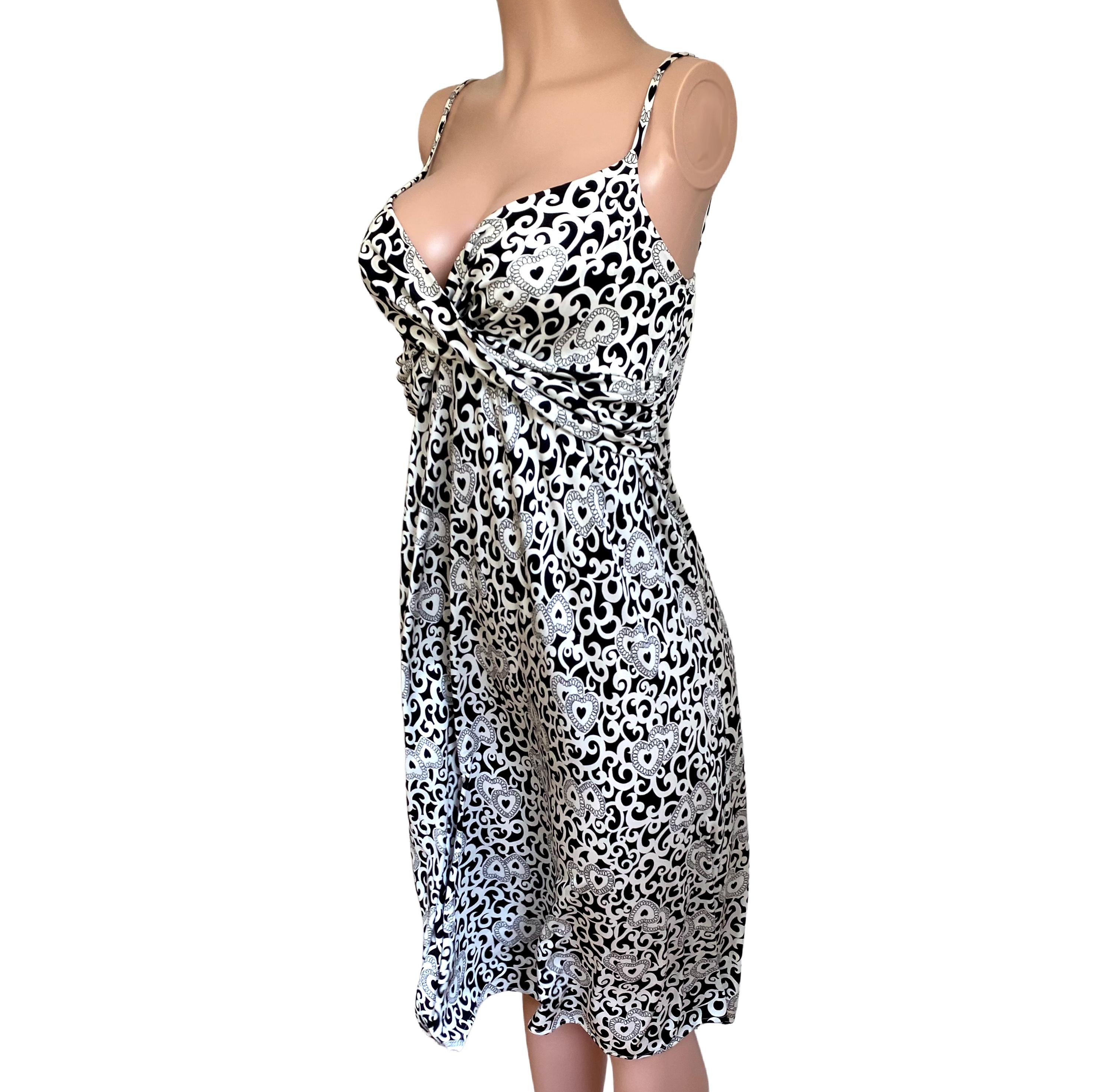 100% silk jersey 'Amelie' dress in hearts print.
Easy to wear: elastic back and adjustable shoulder strap for a perfect easy fit.
Size tag: US 4 = UK 8 = French 36 
Approximately 46