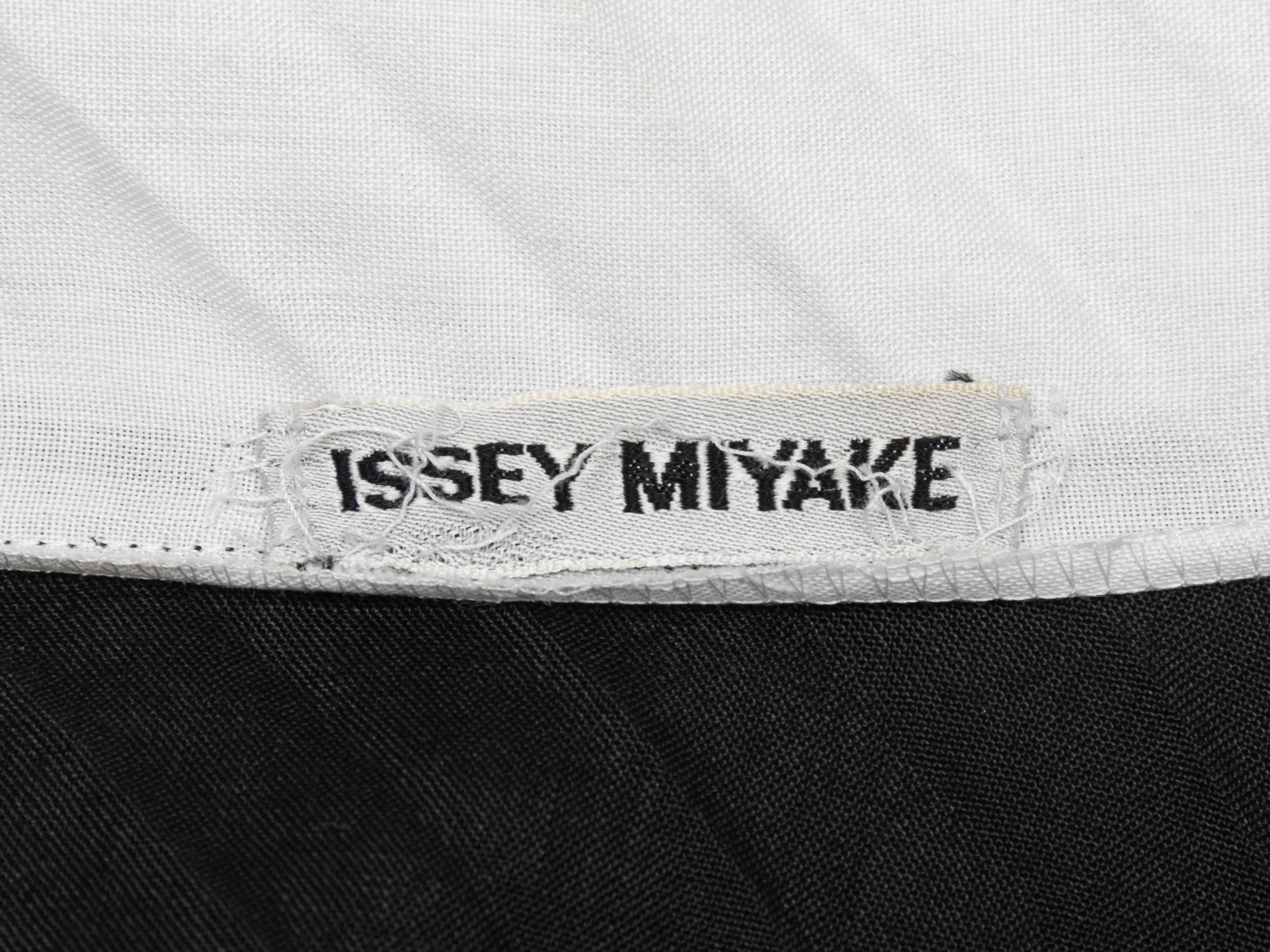 Black & White Issey Miyake Pleated Long Sleeve Top Size US M/L For Sale 1
