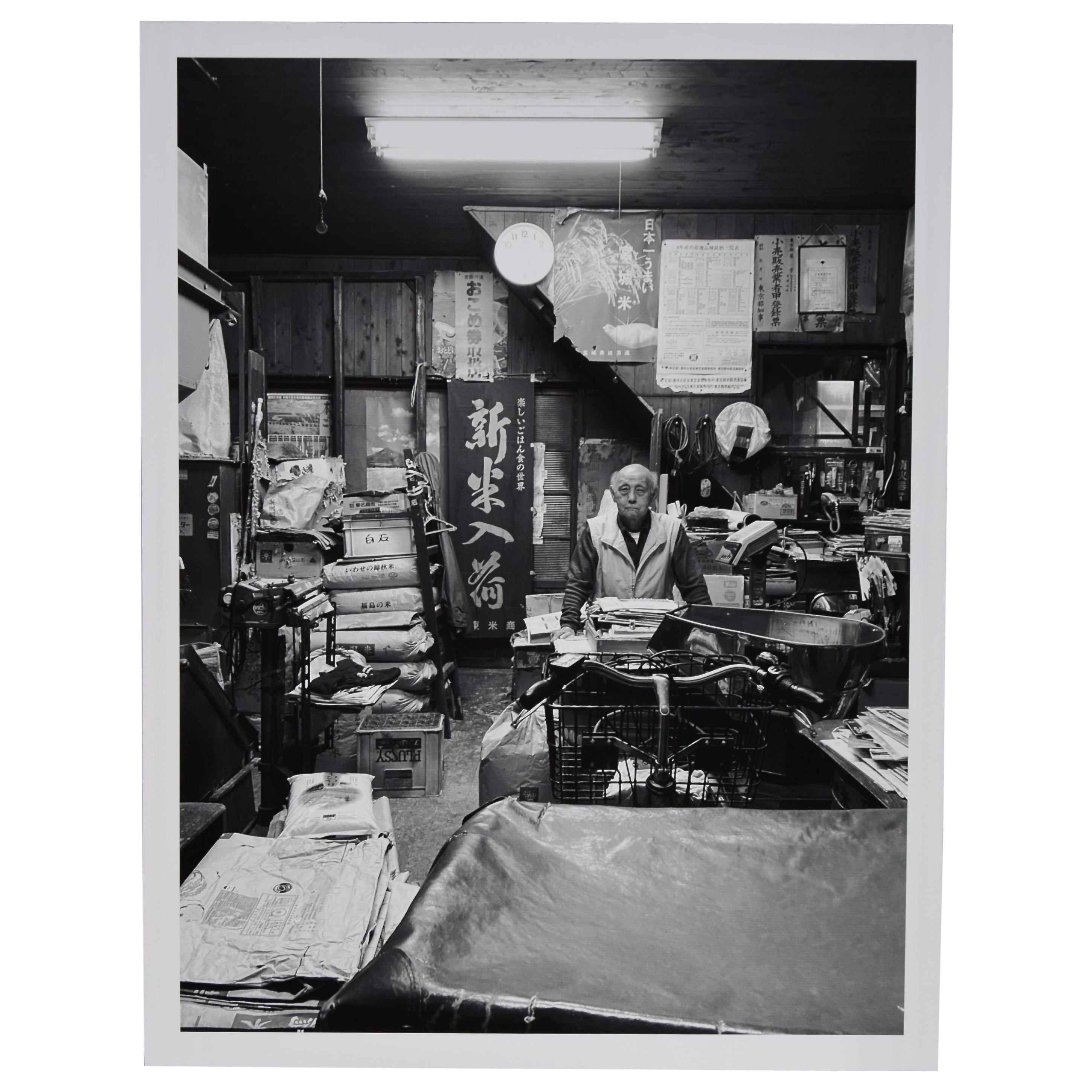 Portrait de vendeur en Rice Vendor japonais en noir et blanc en édition limitée en vente