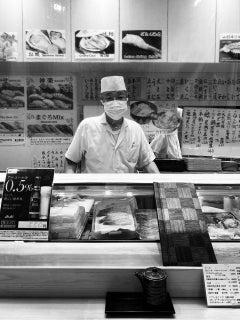 Schwarz-Weiß-Fotografie in limitierter Auflage, Porträt eines japanischen Sushi- Chefs