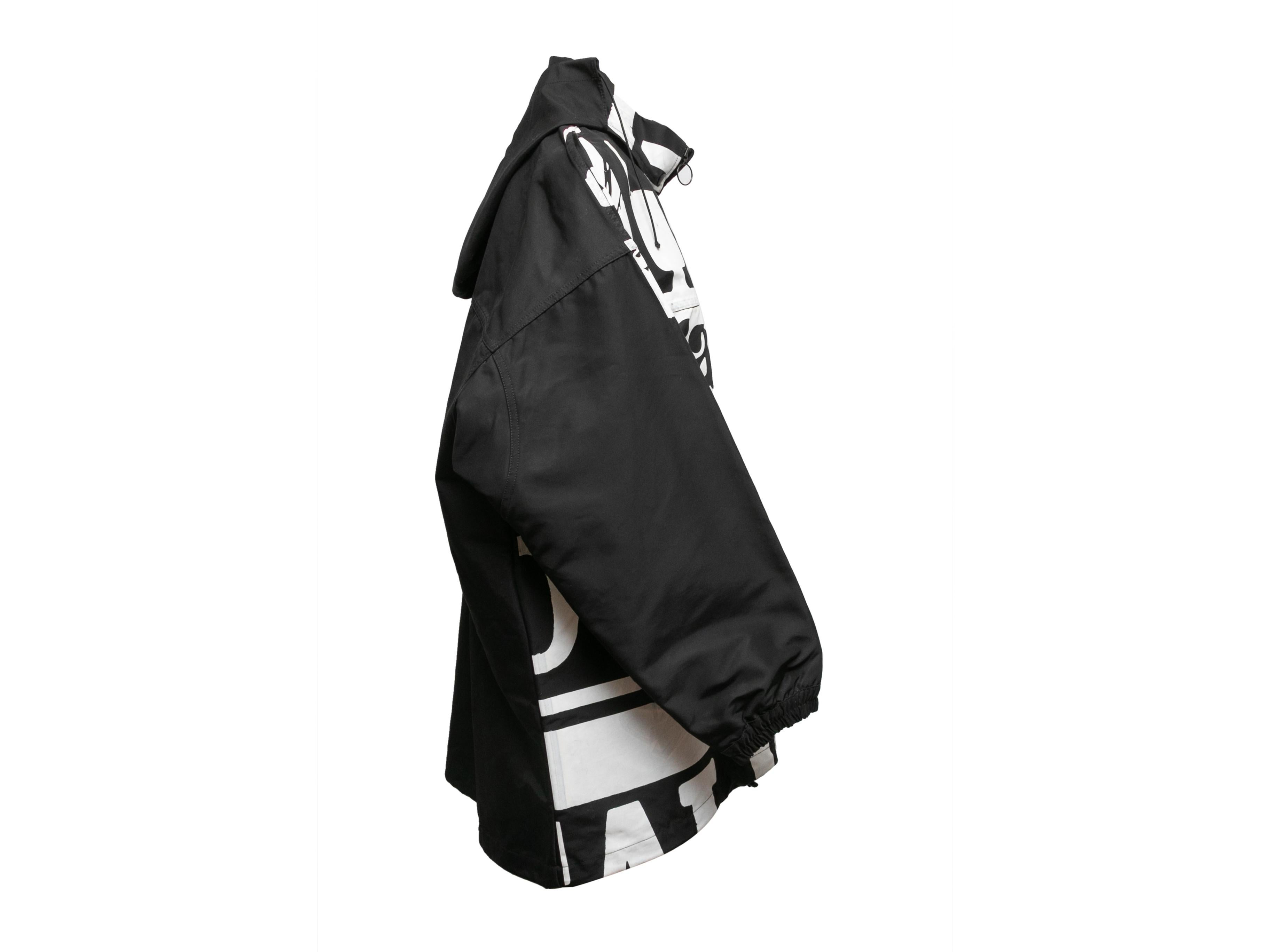 Black & White Maison Margiela Graphic Text Print Parka Size EU 36 In Good Condition For Sale In New York, NY
