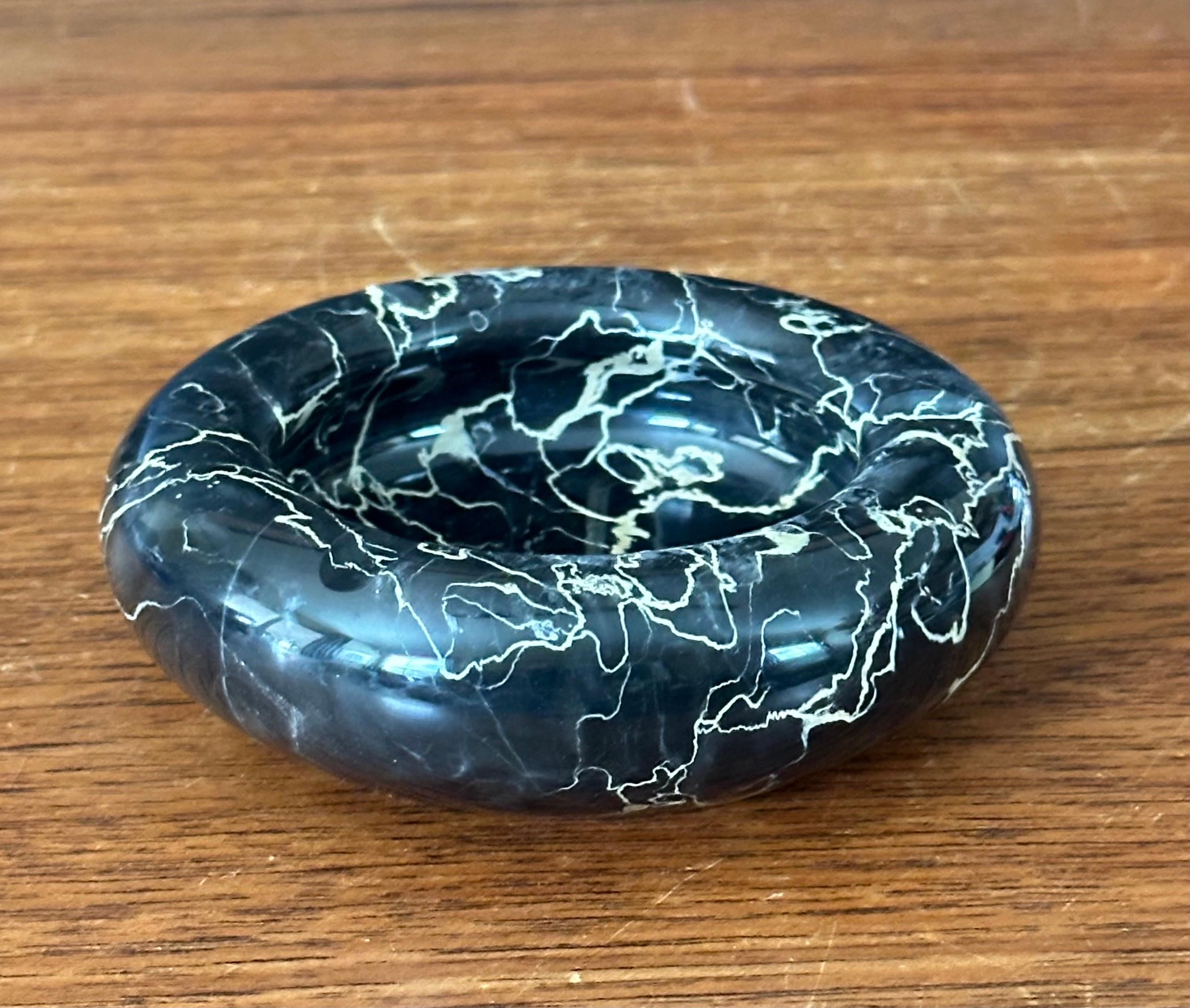 Black & White Marble Ashtray by Sergio Asti In Good Condition In San Diego, CA