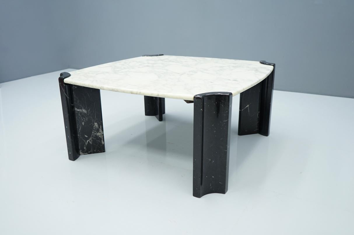 Italian Black and White Marble Coffee Table in Style of Gae Aulenti, Italy, 1970s For Sale