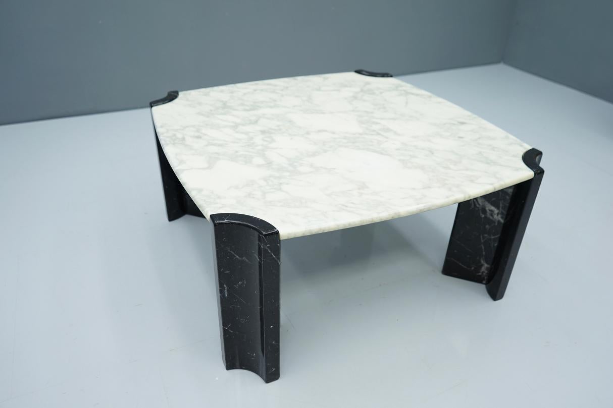 Black and White Marble Coffee Table in Style of Gae Aulenti, Italy, 1970s For Sale 1