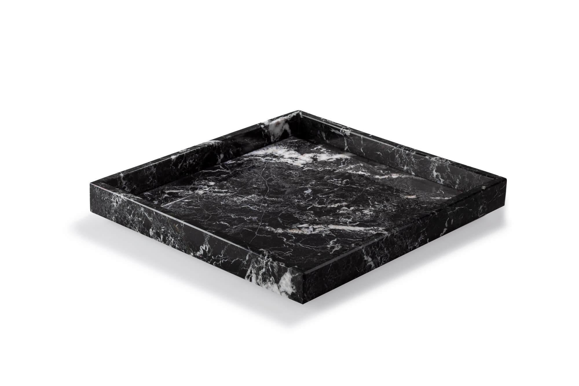Designed to elegantly complement exclusive settings and stylish interiors, this square tray adds sophistication and elegance wherever it's placed. Integrated with a thin bottom plinth for easy manipulation, it embodies practicality and timeless