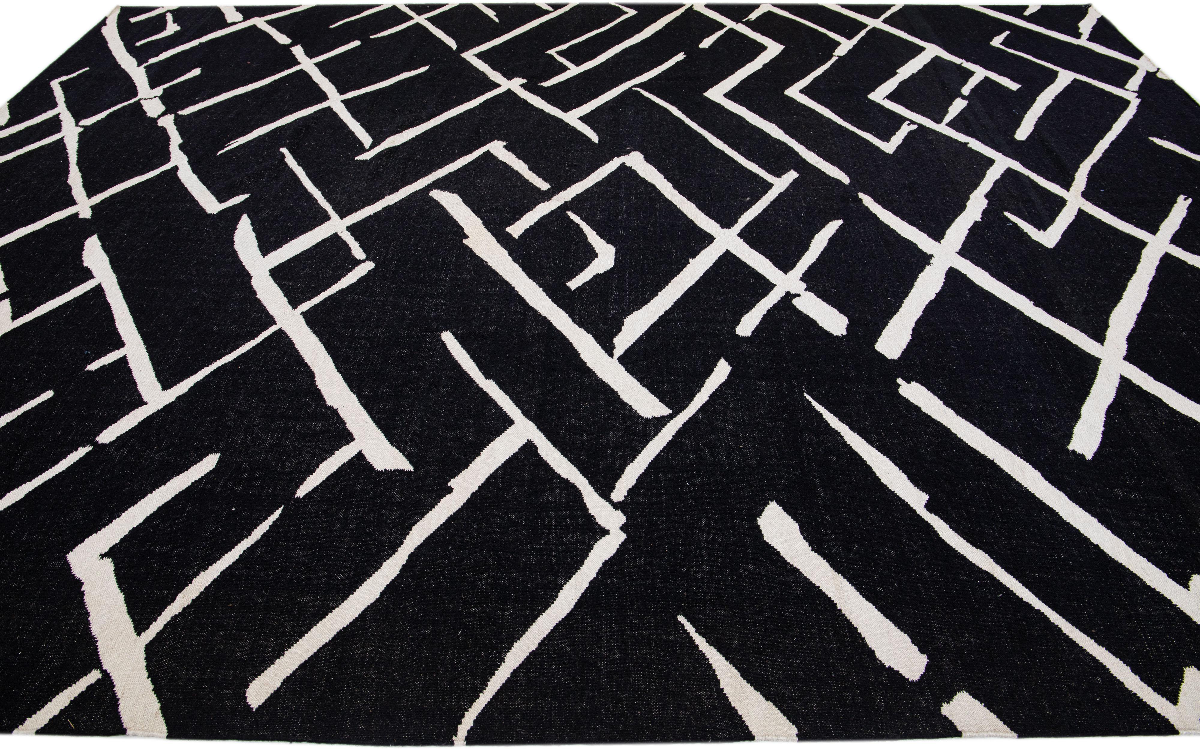 Black & White Modern Kilim Flatweave Wool Rug with Geometric Pattern In Excellent Condition For Sale In Norwalk, CT