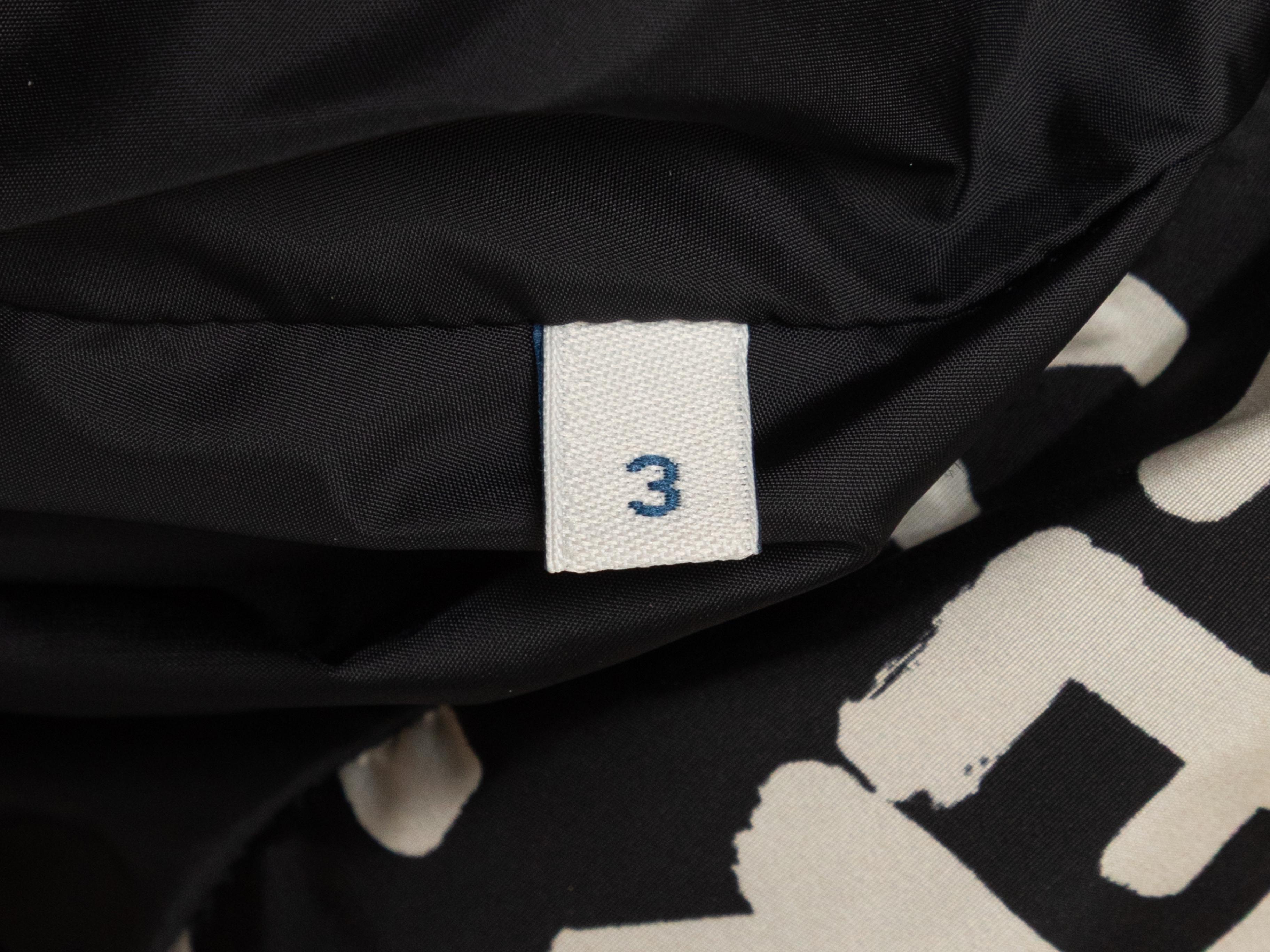 Black & White Moncler Logo Print Hooded Windbreaker Designer Size 3 For Sale 2