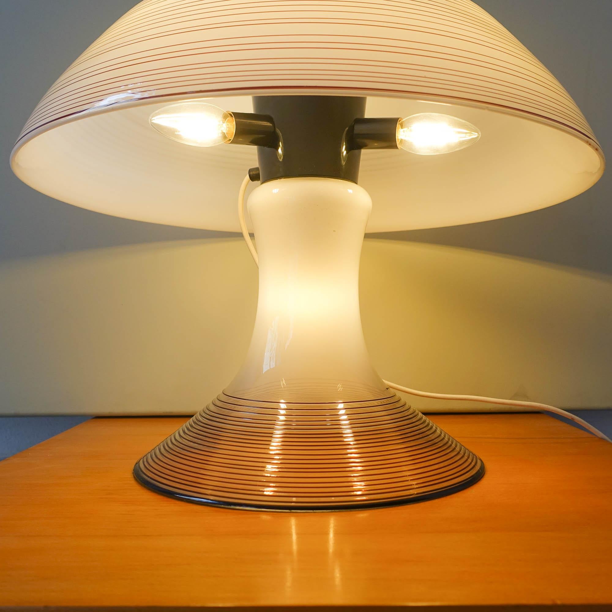 Black & White Murano Swirl Glass Table Lamp by Renato Toso for Leucos, 1970s For Sale 3