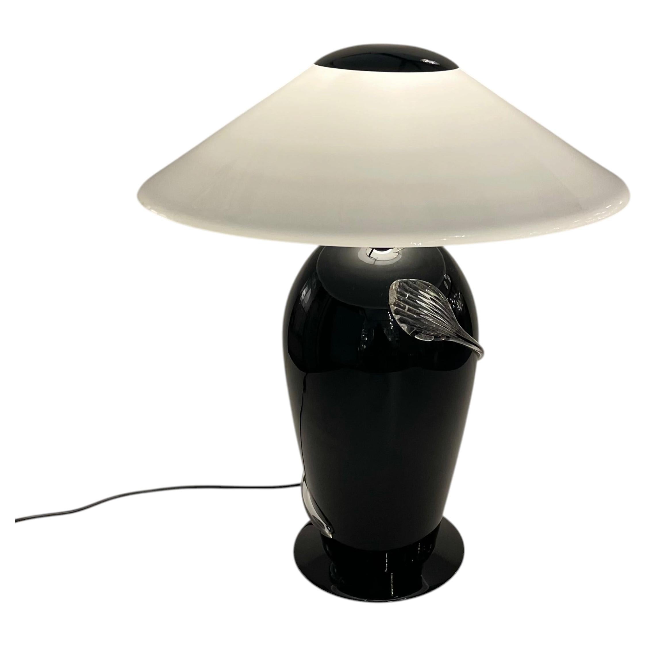 Italian Neoclassical Table Lamp in Black and White Murano Glass, 1980s For Sale
