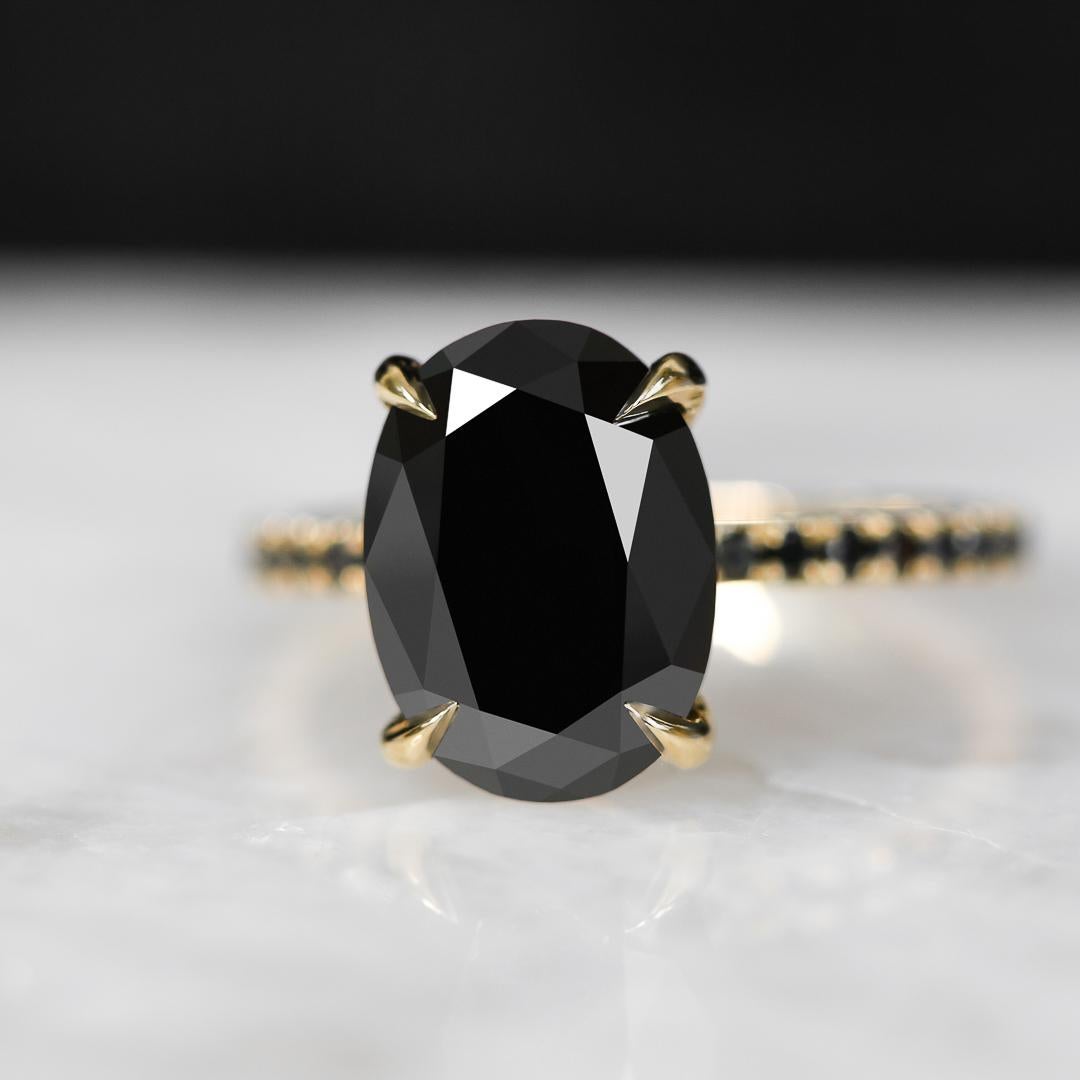 Art Deco Black & White Natural Oval Cut Cocktail Ring, 3.44 Carats, 14k Yellow Gold For Sale