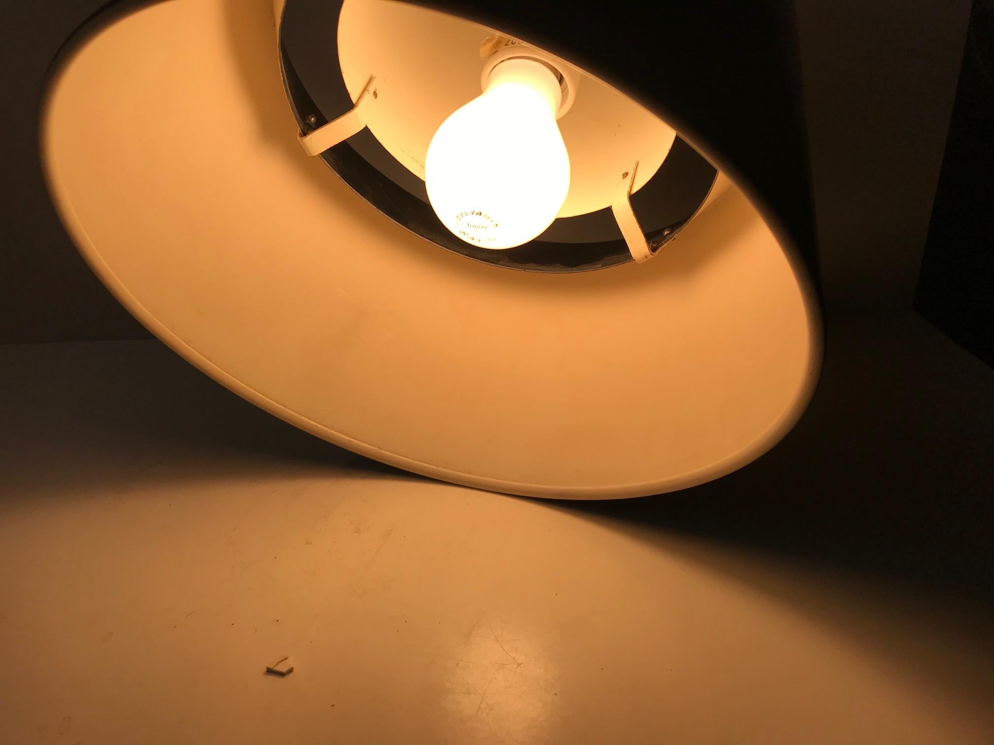 Metà XX secolo Lampada da soffitto Nyboderpendel in bianco e nero di Svend Aage Petersen & Louis Poulsen in vendita