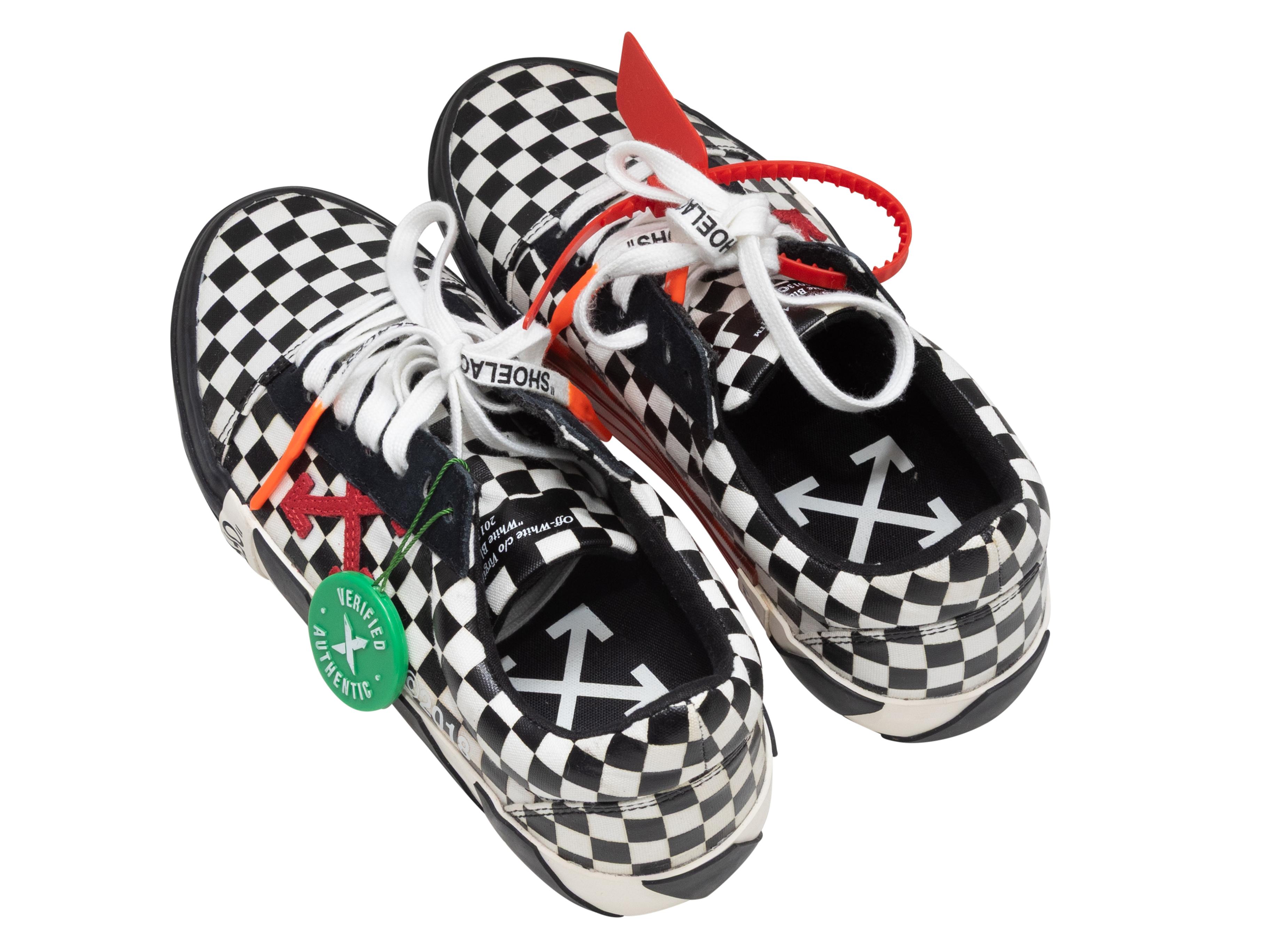 Marron Black & White Off-White Checkerboard Low-Top Sneakers Size 38 en vente