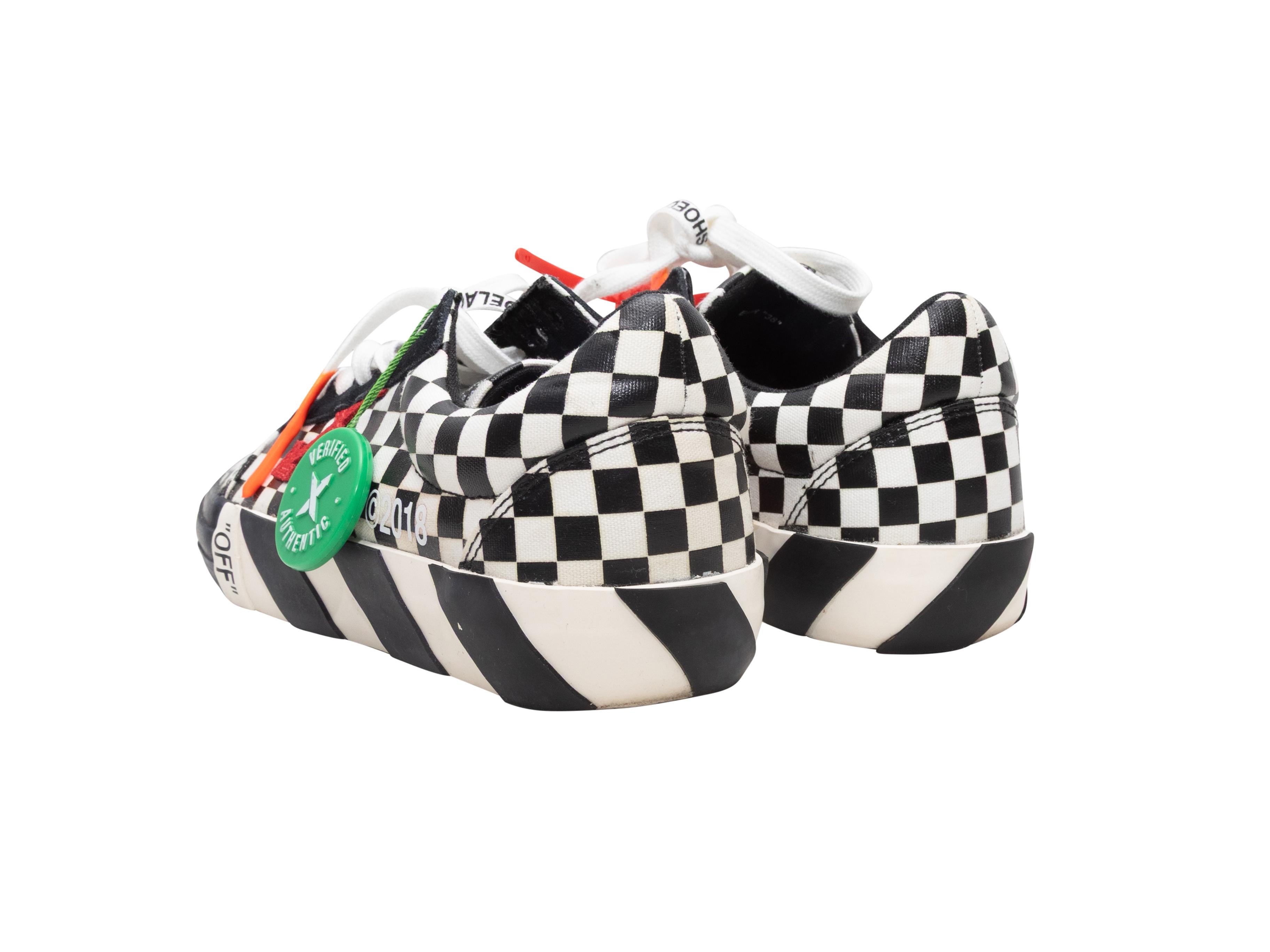 Black & White Off-White Checkerboard Low-Top Sneakers Size 38 Bon état - En vente à New York, NY