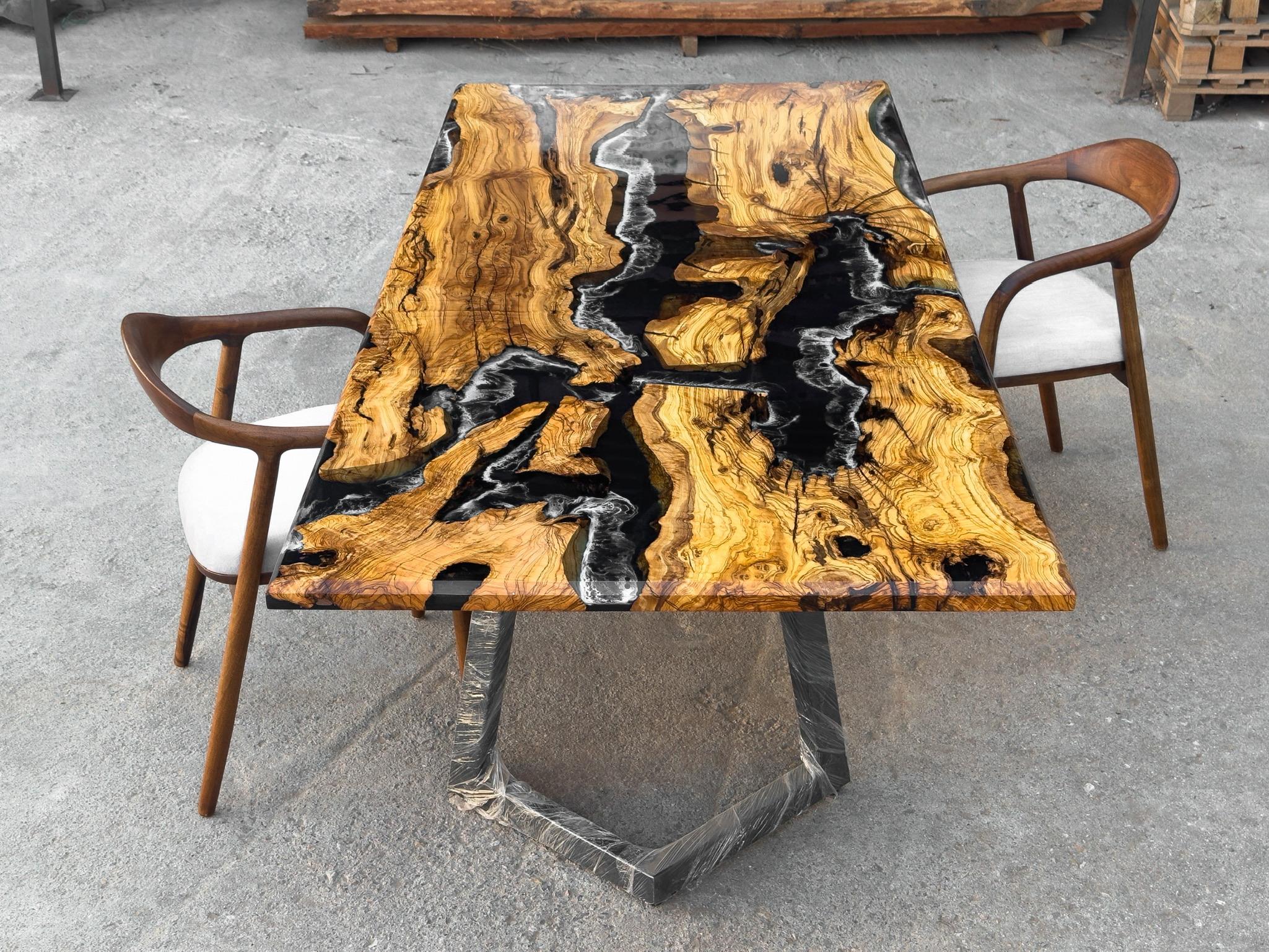 Scandinavo moderno Tavolo in resina epossidica Oliver - Tavolo da pranzo in Wood Wood -  Tavolo River Resin Wood in vendita