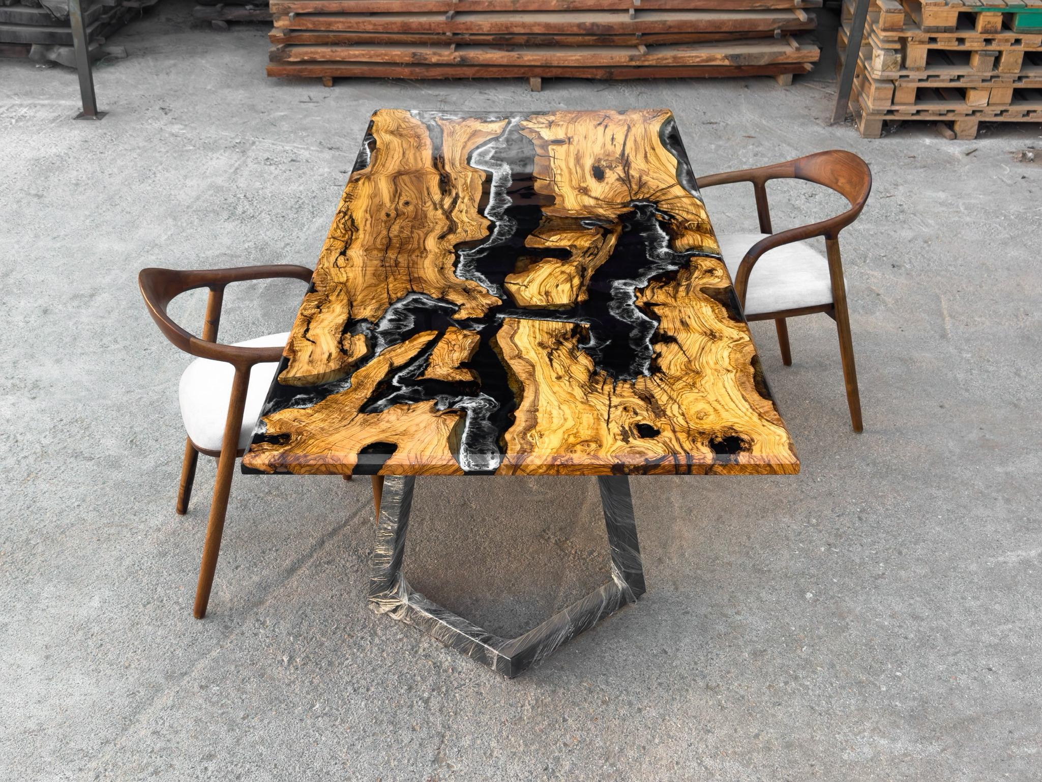 Spazzolato Tavolo in resina epossidica Oliver - Tavolo da pranzo in Wood Wood -  Tavolo River Resin Wood in vendita