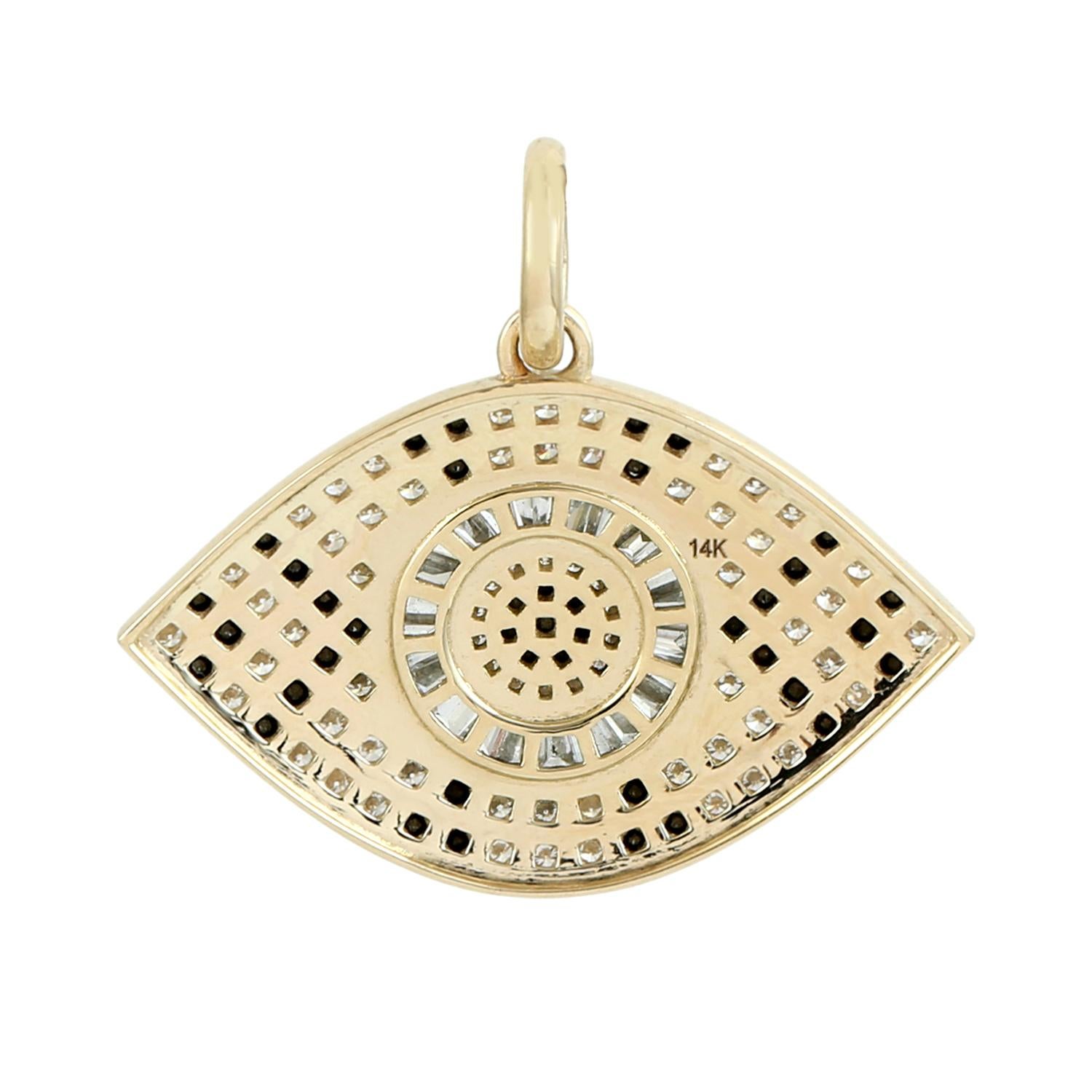Taglio misto Ciondolo a forma di occhio maligno in oro giallo 14 carati con pavé di diamanti bianchi e neri in vendita