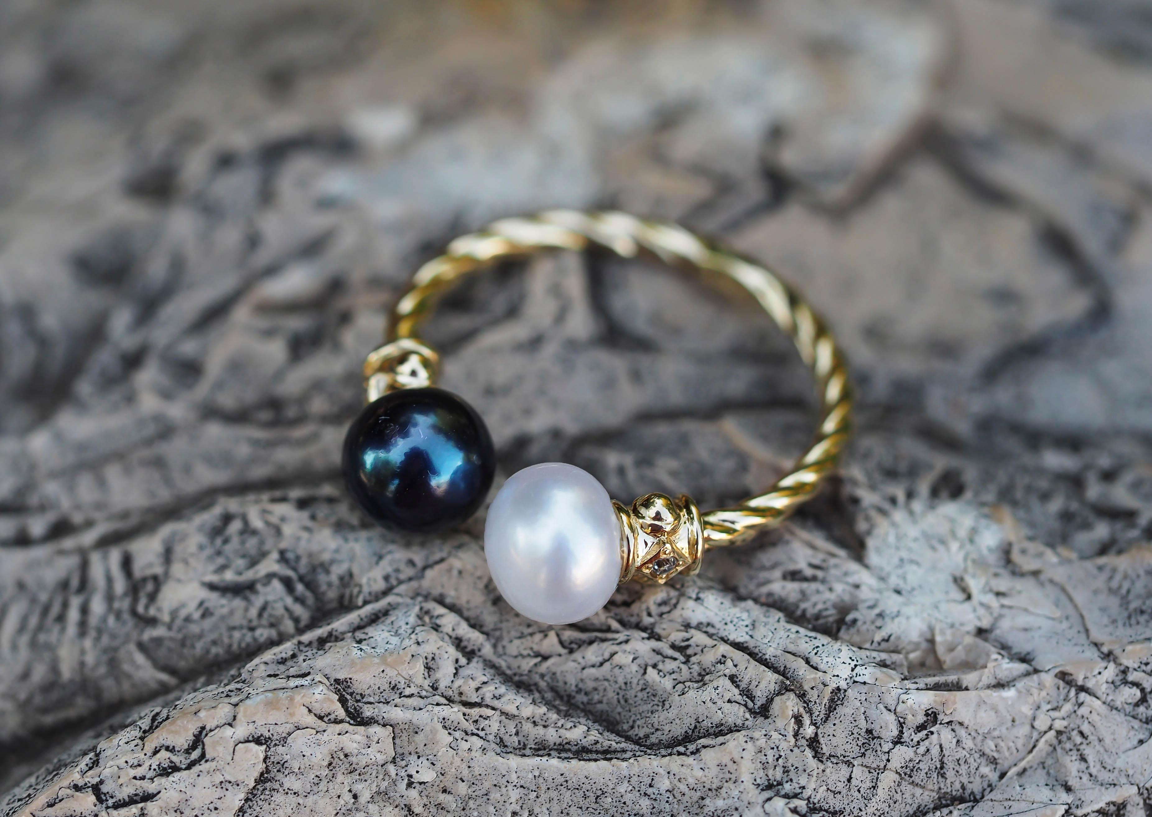Black, White pearl 14k gold ring. 
Open Ended Ring. Twisted gold ring. Pearl gold ring. Adjustable gold ring. Two color pearls ring.

Total weight: 2.50 g. depends from size 
Metal: 14k gold

Stones: 
1. Pearl
Cut: button
Size: 6 mm 
Color: