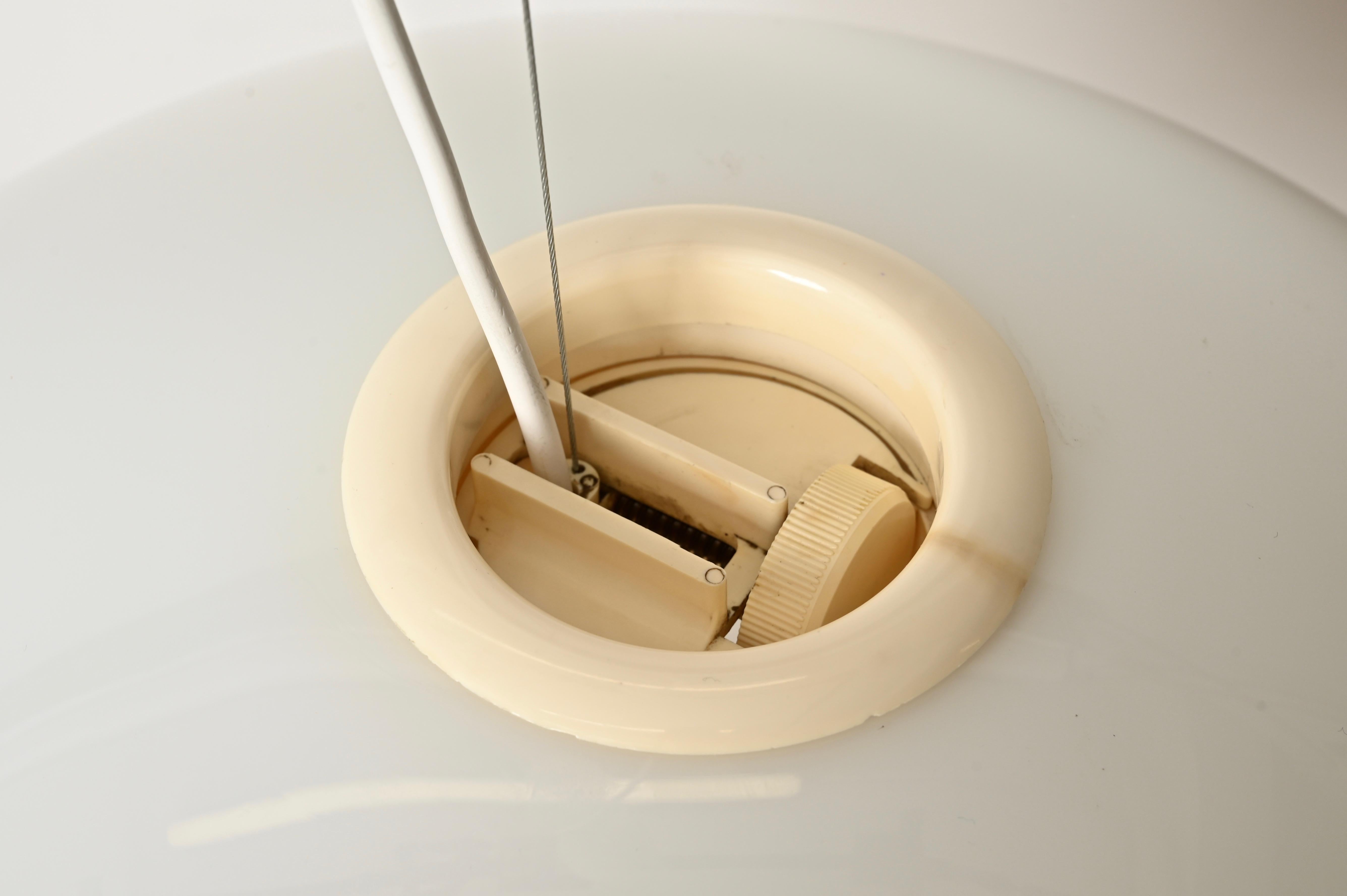 Pendentif noir et blanc en verre et chrome par Castiglioni pour Flos, Italie, années 1970 en vente 1