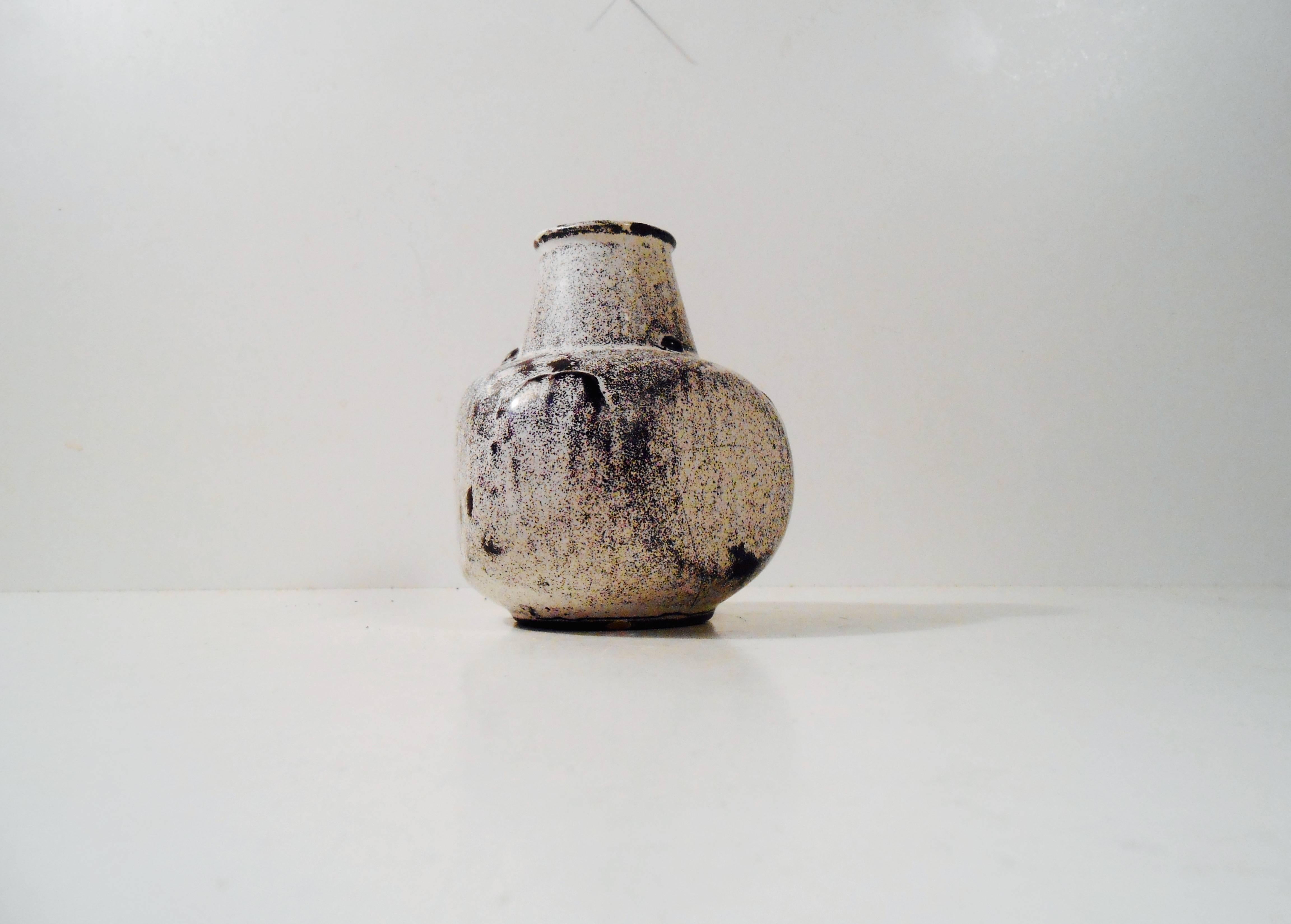 Signature vase with coal based glaze by Svend Hammershøi. Manufactured by Kähler, Denmark, circa 1930. Stamped: HAK, Denmark. Measurements: H 4.1 inches (10.5 cm), D 3.8 (9 cm).