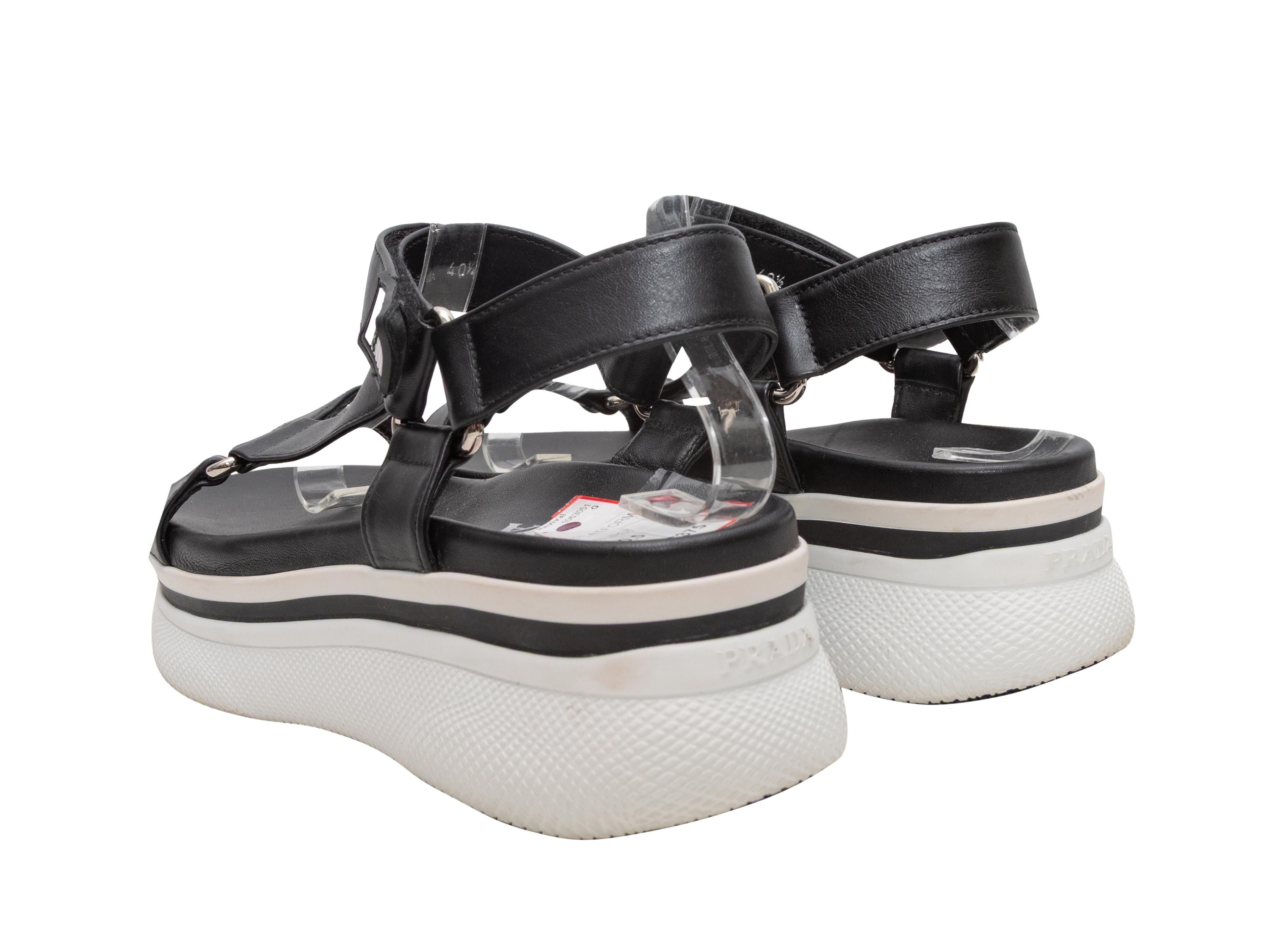 Sandalias blancas y negras Prada Cloudburst Talla 40.5 en Bueno estado para la venta en New York, NY